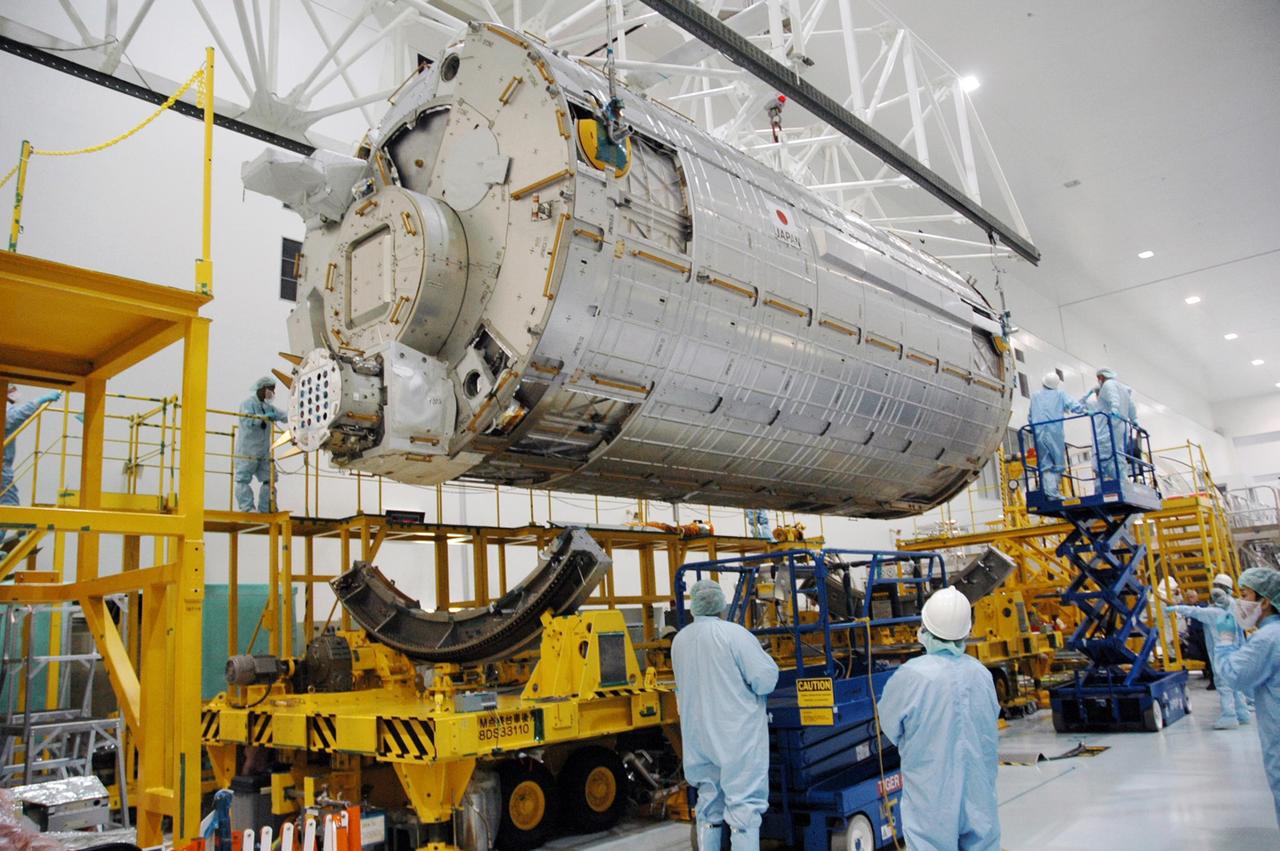 KENNEDY SPACE CENTER, FLA. -- In the Space Station Processing Facility, the Japanese Experiment Module (JEM), after being weighed, has been moved back across the facility and is lowered onto its transporter.  The Japanese Aerospace Exploration Agency developed the laboratory at the Tsukuba Space Center near Tokyo. It is the first element, named "Kibo" (Hope), to be delivered to KSC. The JEM is Japan's primary contribution to the International Space Station. It will enhance the unique research capabilities of the orbiting complex by providing an additional environment for astronauts to conduct science experiments. The JEM is targeted for mission STS-124, to launch in early 2008.  Photo credit: NASA/Troy Cryder