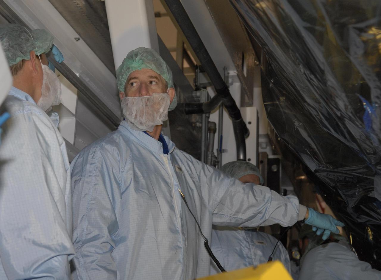 KENNEDY SPACE CENTER, FLA. -- In the Space Station Processing Facility, STS-117 Mission Specialist James Reilly (right) discusses the S3/S4 Integrated Truss Segment with a technician during Crew Equipment Interface Test (CEIT) activities. A CEIT provides the astronauts opportunities to become familiar with equipment and hardware with which they will be working during their mission. The crew of mission STS-117 will deliver and install the second and third starboard truss segments (S3/S4) and another pair of solar arrays and batteries during the Space Shuttle Program's 21st mission to the International Space Station. Launch of Space Shuttle Atlantis is scheduled for March 2007. Photo credit: NASA/Kim Shiflett