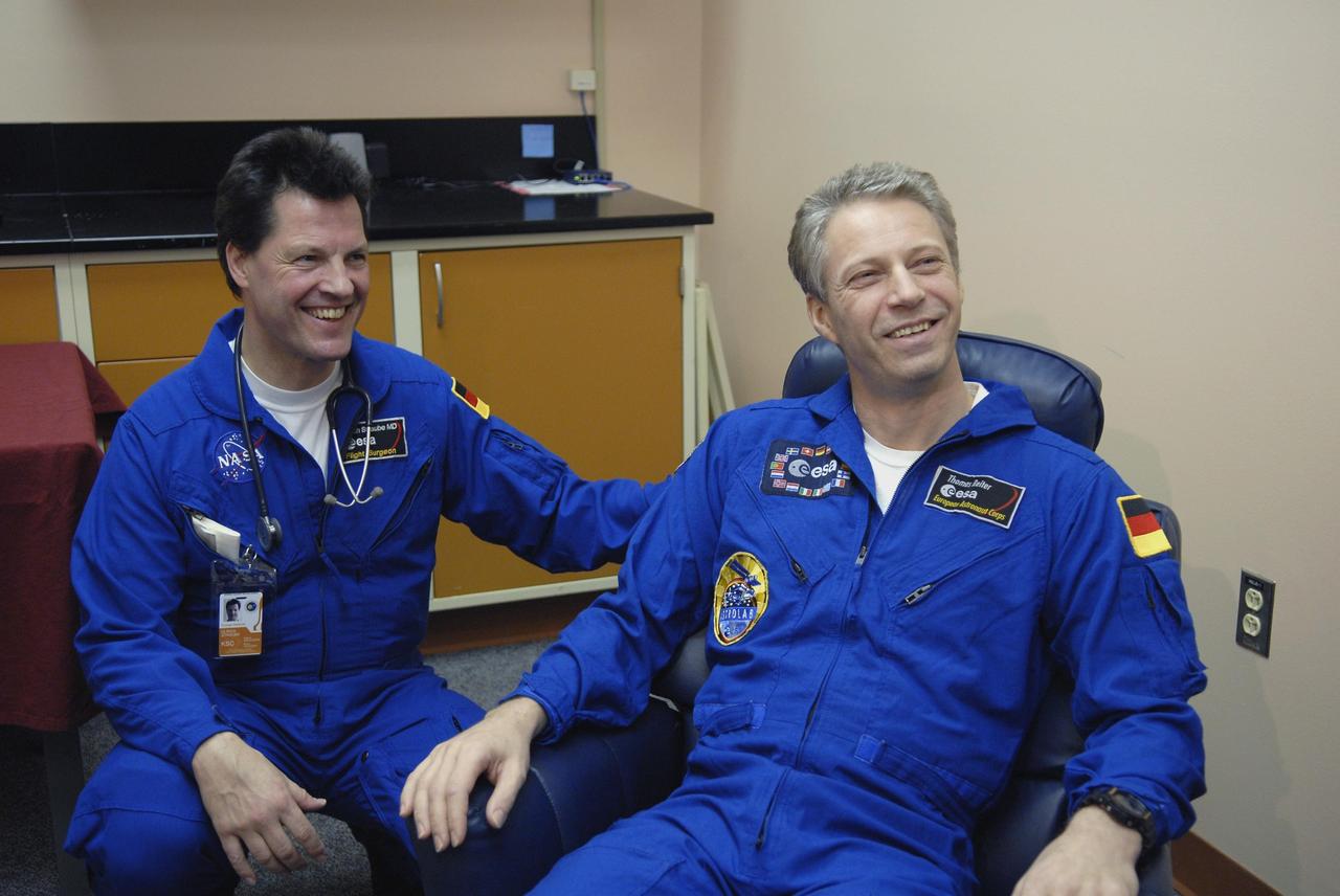 KENNEDY SPACE CENTER, FLA. --  European Space Agency astronaut Thomas Reiter (seated), returning from a 6-month stay on the International Space Station, visits with colleagues in the crew quarters at Kennedy Space Center. Reiter returned to Earth with the STS-116 crew aboard Space Shuttle Discovery. Landing took place on Runway 15 at NASA Kennedy Space Center's Shuttle Landing Facility as the sun set on the shortest day of the year. During the STS-116 mission, three spacewalks attached the P5 integrated truss structure to the station, and completed the rewiring of the orbiting laboratory's power system.  A fourth spacewalk retracted a stubborn solar array. Main gear touchdown was at 5:32 p.m. EST. Nose gear touchdown was at 5:32:12 p.m. and wheel stop was at 5:32:52 p.m.  At touchdown -- nominally about 2,500 ft. beyond the runway threshold -- the orbiter is traveling at a speed ranging from 213 to 226 mph. Discovery traveled 5,330,000 miles, landing on orbit 204. Mission elapsed time was 12 days, 20 hours, 44 minutes and 16 seconds. This is the 64th landing at KSC. Photo credit: NASA/Kim Shiflett