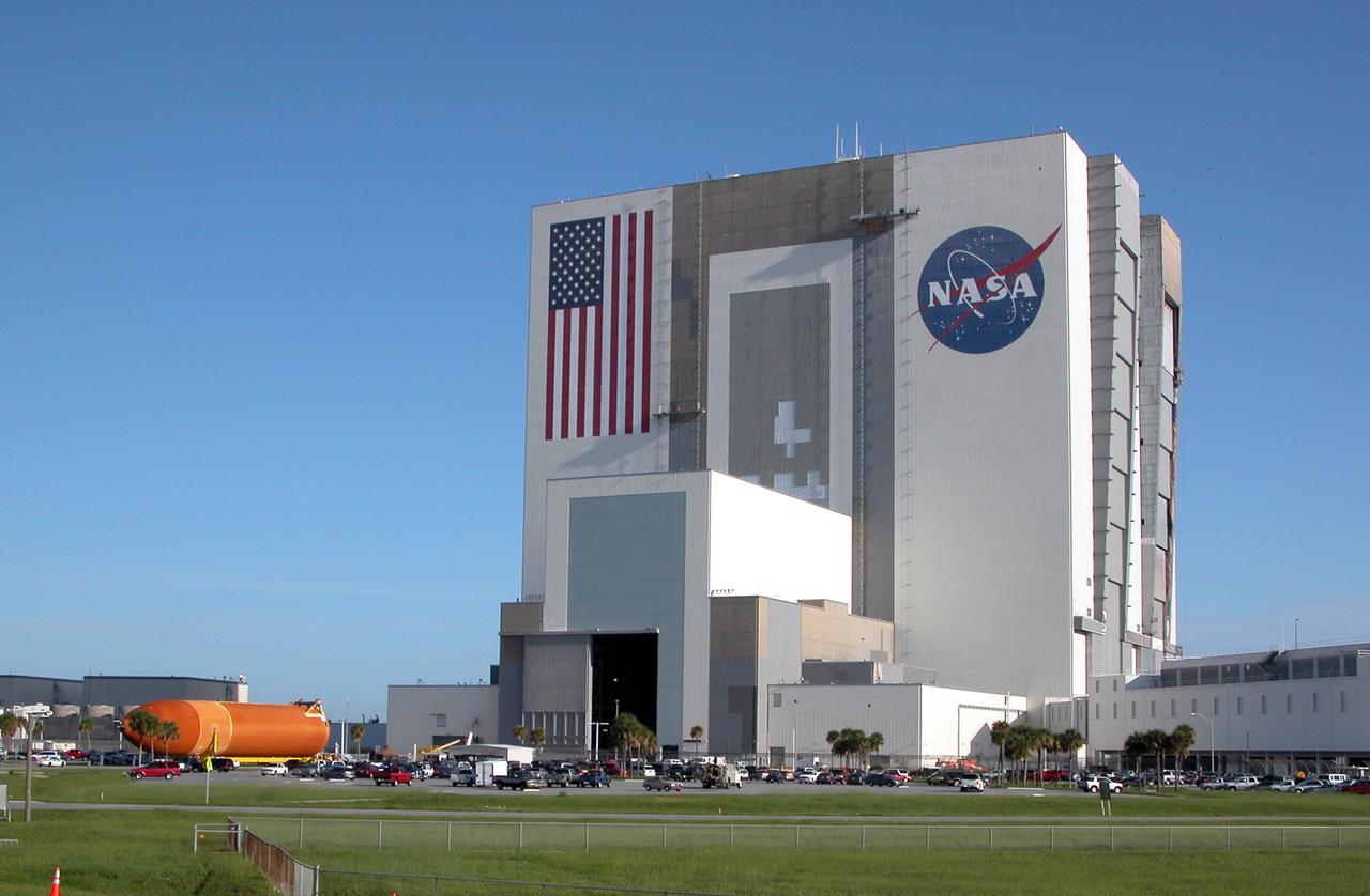 Aboard a transporter, external tank No. 120 heads for the open door of the Vehicle Assembly Building. There it will be lifted into a checkout cell. ET-120 will be used for launching Space Shuttle Discovery on mission STS-120 in October.