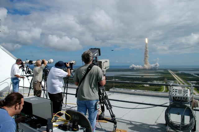 NASA image: Media photographers on VAB roof for Launch STS-120