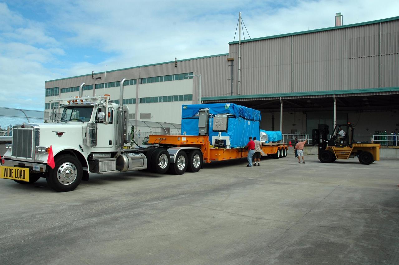 KENNEDY SPACE CENTER, FLA. --  The remote manipulator system for the Japanese Experiment Module arrives at the Space Station Processing Facility. The JEM, named "Kibo" (Hope), is Japan's primary contribution to the International Space Station. It will enhance the unique research capabilities of the orbiting complex by providing an additional environment for astronauts to conduct science experiments. The Japanese Aerospace Exploration Agency developed the laboratory. Both the JEM and RMS are targeted for mission STS-124, to launch in early 2008.  Photo credit: NASA/Dimitrios Gerondidakis