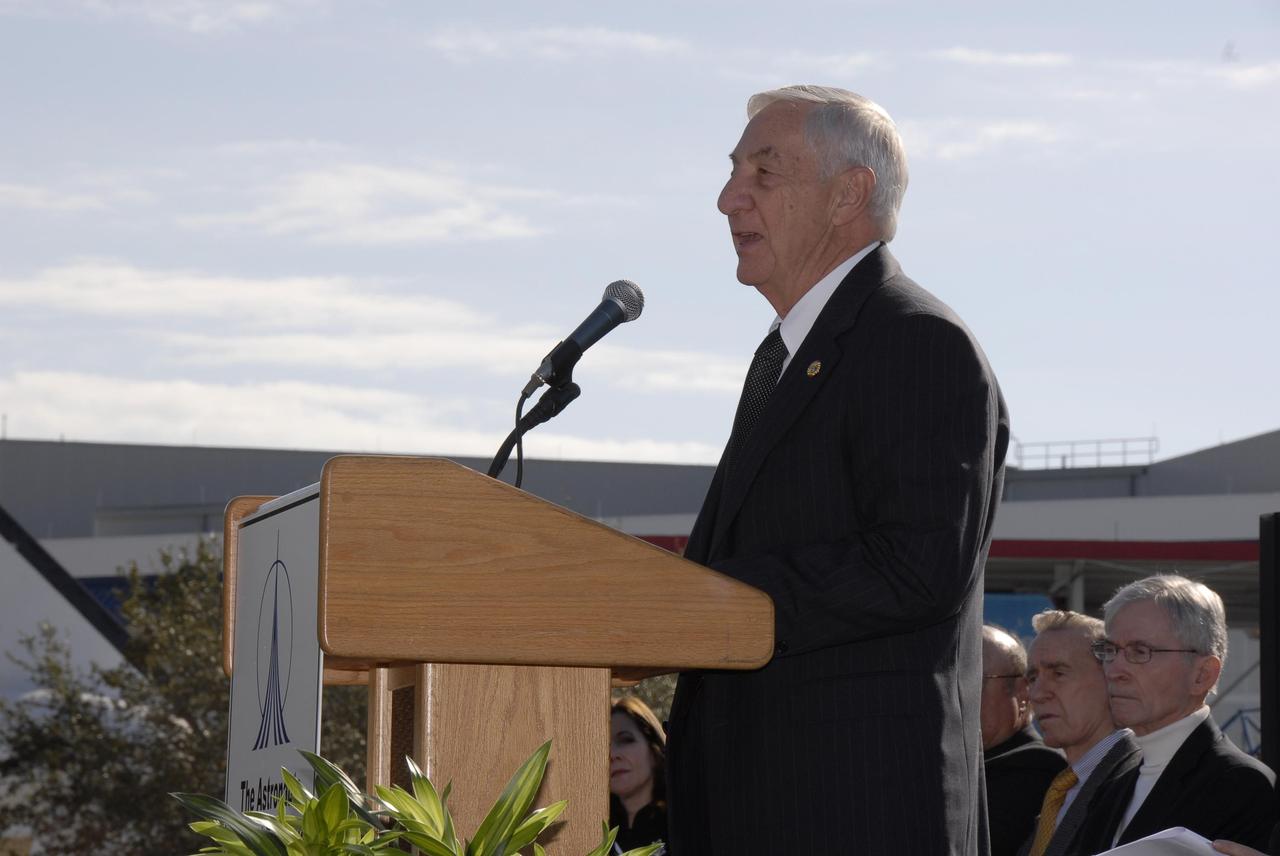 KENNEDY SPACE CENTER, FLA. --  Lowell Grissom addresses guests attending a ceremony at the KSC Visitor Complex held in remembrance of the astronauts lost in the Apollo 1 fire: Virgil "Gus" Grissom, Edward H. White II and Roger B. Chaffee.  Grissom is the brother of Gus Grissom.  Members of the Apollo 1 families, along with KSC Director Bill Parsons, Associate Administrator for Space Operations William Gerstenmaier, President of the Astronauts Memorial Foundation Stephen Feldman, Chairman of the Board of Directors of the Astronauts Memorial Foundation William Potter and former astronaut John Young (seen at lower right), attended the ceremony.  Photo credit:NASA/Kim Shiflett