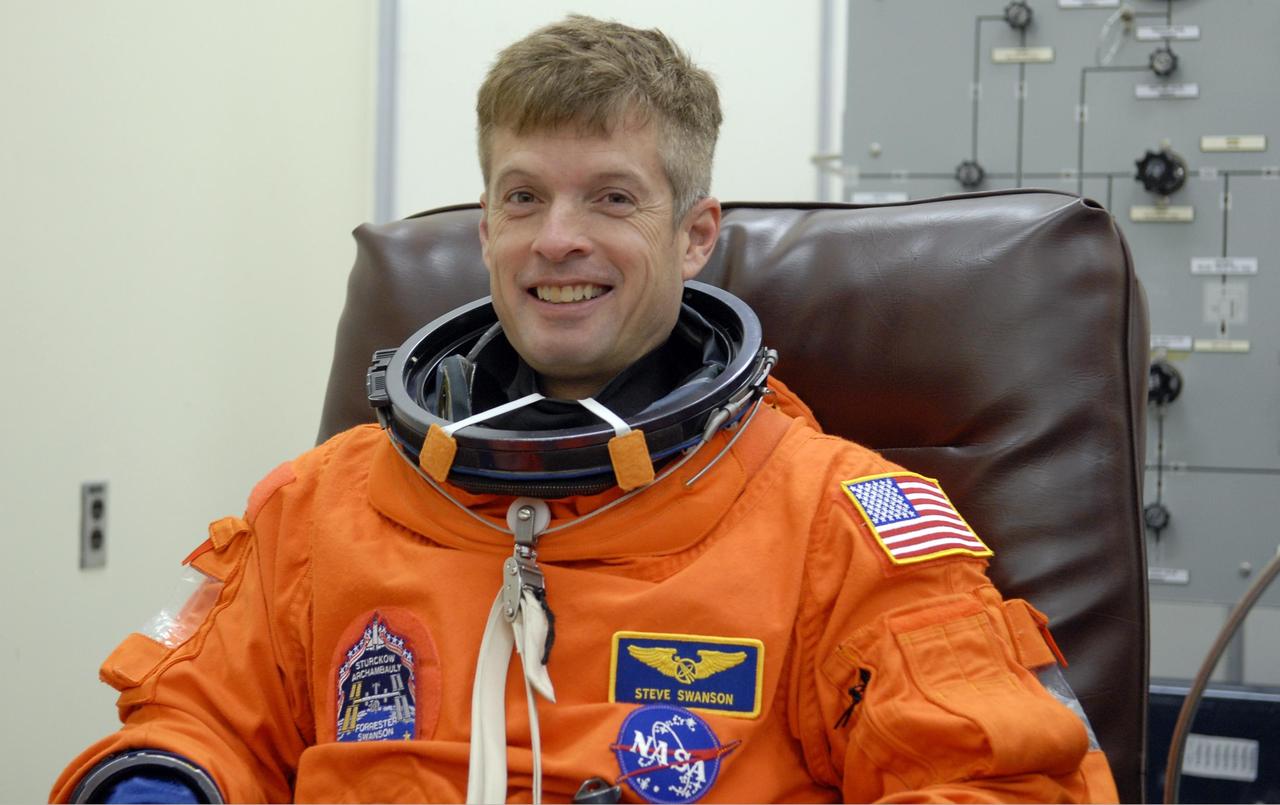 KENNEDY SPACE CENTER, FLA. -- Mission STS-117 Mission Specialist Steven Swanson has donned his launch suit for a fit check, part of the pre-launch preparations during terminal countdown demonstration test (TCDT) activities. The mission crew is at KSC for the TCDT, which includes a simulated launch countdown. The STS-117 mission is No. 21 to the International Space Station. Mission payloads aboard Atlantis include the S3/S4 integrated truss structure, a third set of solar arrays and batteries. The crew of six astronauts will install the truss to continue assembly of the station. Launch is scheduled for no earlier than March 15. Photo credit: NASA/Kim Shiflett.