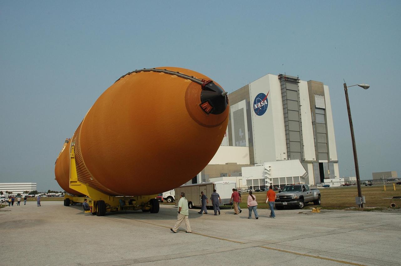 KENNEDY SPACE CENTER, FLA. --   Aboard its transporter, external tank No. 117 moves toward the Vehicle Assembly Building, at right.  ET-117 arrived aboard the barge after its voyage around the Florida Peninsula from the Michoud Assembly Facility near New Orleans. The tank is slated for mission STS-118, which is targeted for launch in early August.  ET-117 will be moved into a checkout cell in high bay 2 of the VAB for processing.  Photo credit: NASA/Jack Pfaller