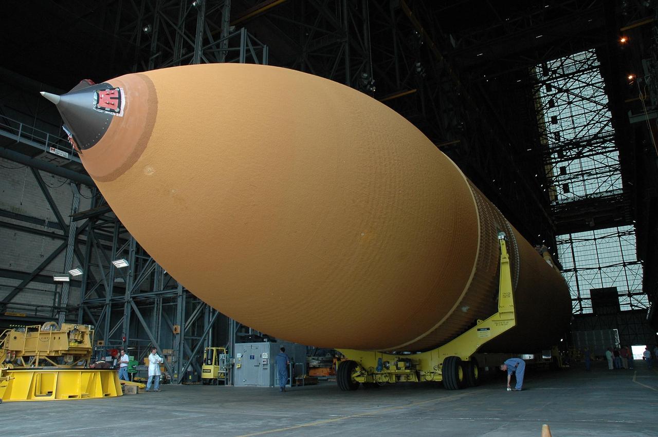 KENNEDY SPACE CENTER, FLA. --  Still aboard its transporter, external tank No. 117 sits in the transfer aisle of the Vehicle Assembly Building.  The tank was offloaded from the Pegasus barge in the nearby turn basin. ET-117 arrived aboard the barge after its voyage around the Florida Peninsula from the Michoud Assembly Facility near New Orleans. The tank is slated for mission STS-118, which is targeted for launch in early August.  ET-117 will be moved into a checkout cell in high bay 2 of the VAB for processing.  Photo credit: NASA/Jack Pfaller