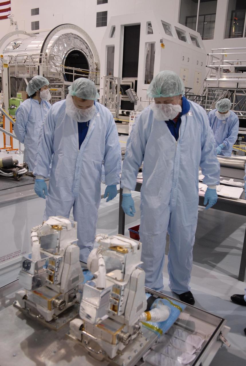 KENNEDY SPACE CENTER, FLA. -- Crew members of mission STS-124 are in the Space Station Processing Facility to look over equipment. The crew comprises Commander Mark Kelly, Pilot Kenneth Ham, and Mission Specialists Karen Nyberg, Ronald Garan, Michael Fossum, Stephen Bowen and Akihiko Hoshide, who represents the Japanese Aerospace and Exploration Agency. Seen here are Garan and Fossum. The STS-124 mission is the second of three flights that will launch components to complete the Japanese pressurized module, the Kibo laboratory. The mission will include two spacewalks to install the new lab and its remote manipulator system. The lab's logistics module, which will have been installed in a temporary location during STS-123, will be attached to the new lab. The mission is scheduled to launch in 2008. Photo credit: NASA/Kim Shiflett