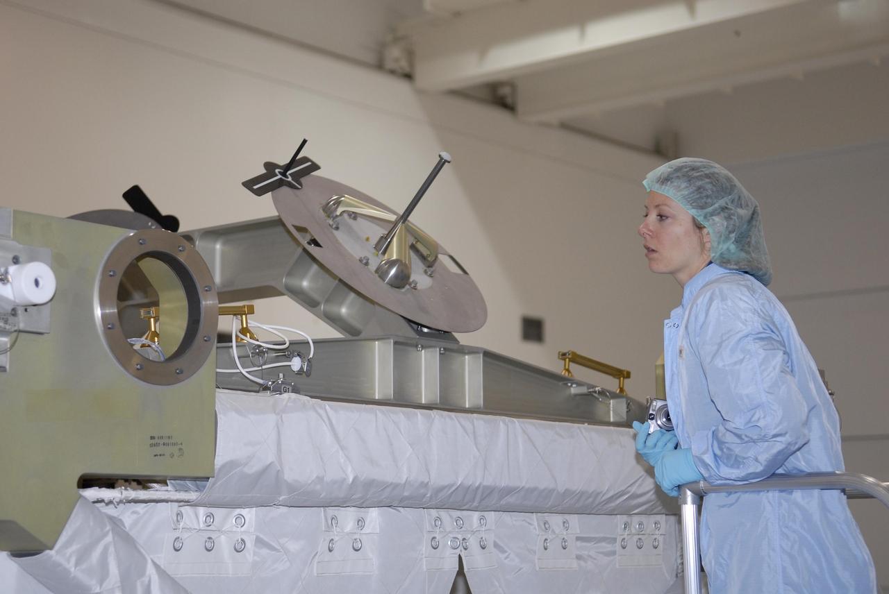 KENNEDY SPACE CENTER, FLA. -- The STS-118 crew members look over parts of the mission payload, the S5 integrated truss, in the Space Station Processing Facility during crew equipment interface test activities. Seen here is Mission Specialist Tracy Caldwell, who will be making her first space shuttle flight. The crew comprises Commander Scott Kelly, Pilot Charles Hobaugh, and Mission Specialists Dr. Dafydd Williams, Barbara Morgan, Richard Mastracchio, Caldwell and Benjamin Drew. Williams is with the Canadian Space Agency. The STS-118 mission will be delivering the third starboard truss segment, the ITS S5, to the International Space Station, and a SPACEHAB Single Cargo module with supplies and equipment. Launch aboard Space Shuttle Endeavour is targeted for August. Photo credit: NASA/Kim Shiflett