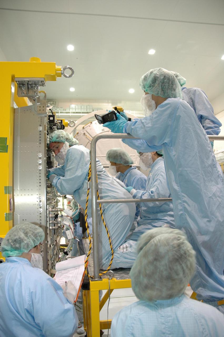 KENNEDY SPACE CENTER, FLA. -- In the Space Station Processing Facility, astronauts are getting first-hand experience with the fluid experiment rack of the Japanese Experiment Module, or JEM, part of the mission payload to the International Space Station. The JEM comprises six components: two research facilities -- the Pressurized Module and Exposed Facility; a Logistics Module attached to each of them; a Remote Manipulator System; and an Inter-Orbit Communication System unit. The various components of JEM will be assembled in space over the course of three Space Shuttle missions. The first of those three missions, STS-123, will carry the Experiment Logistics Module Pressurized Section aboard the Space Shuttle Endeavour, targeted for launch in February 2008. Photo credit: NASA/Jim Grossmann