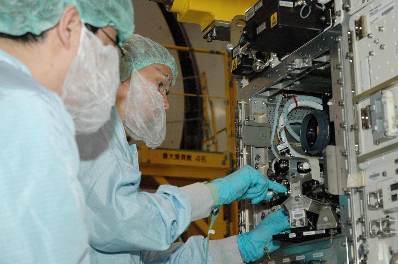 KENNEDY SPACE CENTER, FLA. -- In the Space Station Processing Facility, astronauts are getting first-hand experience with the fluid experiment rack of the Japanese Experiment Module, or JEM, part of the mission payload to the International Space Station. The JEM comprises six components: two research facilities -- the Pressurized Module and Exposed Facility; a Logistics Module attached to each of them; a Remote Manipulator System; and an Inter-Orbit Communication System unit. The various components of JEM will be assembled in space over the course of three Space Shuttle missions. The first of those three missions, STS-123, will carry the Experiment Logistics Module Pressurized Section aboard the Space Shuttle Endeavour, targeted for launch in February 2008. Photo credit: NASA/Jim Grossmann