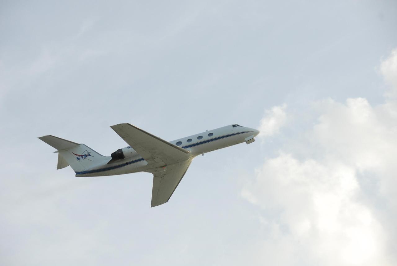 KENNEDY SPACE CENTER, FLA. --   STS-117 Commander Frederick Sturckow and Pilot Lee Archambault aim high to begin landing practice in the shuttle training aircraft (STA).  The STA is a Grumman American Aviation-built Gulf Stream II jet that was modified to simulate an orbiter's cockpit, motion and visual cues, and handling qualities.  In flight, the STA duplicates the orbiter's atmospheric descent trajectory from approximately 35,000 feet altitude to landing on a runway.  STS-117 is scheduled to launch at 7:38 p.m. June 8.  During the 11-day mission and three spacewalks, the crew will work with flight controllers at NASA's Johnson Space Center in Houston to install the 17-ton segment on the station's girder-like truss and deploy the set of solar arrays, S3/S4. The mission will increase the space station's power capability in preparation for the arrival of new science modules from the European and Japanese space agencies.  Photo credit: NASA/Kim Shiflett