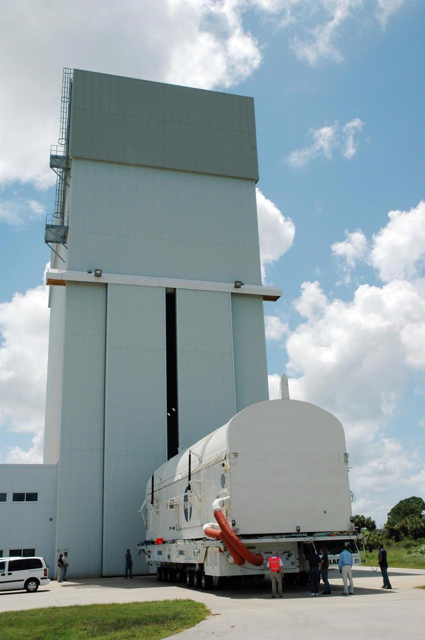KENNEDY SPACE CENTER, FLA. --   The STS-118 payload canister transporter arrives at the Canister Rotation Facility.  Inside the canister are the SPACEHAB module, the S5 truss and the external stowage platform 3.  At the CRF, the canister will be raised to a vertical position for delivery to Launch Pad 39A.  Endeavour is targeted for launch on Aug. 9 to the International Space Station. The mission will continue space station construction with installation of the truss.  Photo credit: NASA/Jim Grossmann