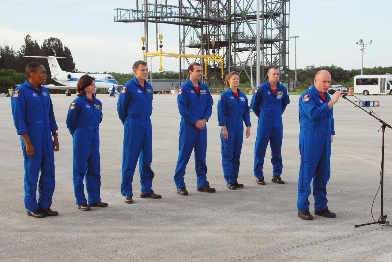 KENNEDY SPACE CENTER, Fla.  -- The STS-118 crew arrives at Kennedy's Shuttle Landing Facility aboard a Shuttle Training Aircraft to take part in the Terminal Countdown Demonstration Test (TCDT), a dress rehearsal for launch. Commander Scott Kelly (at microphone) introduces his crew to media representatives on site to welcome them.  From left are Mission Specialists Alvin Drew; Barbara R. Morgan; Dave Williams, representing the Canadian Space Agency; Rick Mastracchio; Tracy Caldwell; and Pilot Charlie Hobaugh. Morgan joined NASA's Teacher in Space program in 1985 and was selected as an astronaut in 1998.  TCDT activities include M-113 armored personnel carrier training, payload familiarization, emergency egress training at the pad and a simulated launch countdown. The STS-118 payload aboard Space Shuttle Endeavour includes the S5 truss, a SPACEHAB module and external stowage platform 3. The mission is the 22nd flight to the International Space Station and is targeted for launch on Aug.7. Photo credit: NASA/George Shelton