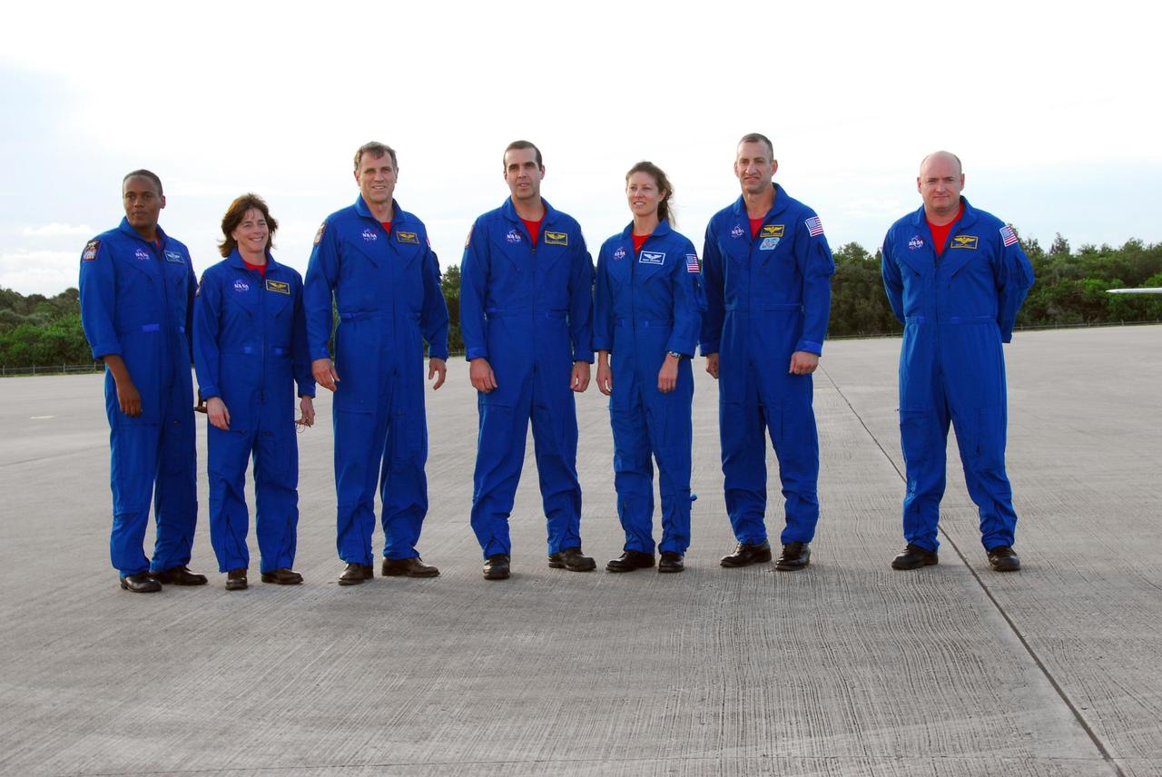KENNEDY SPACE CENTER, Fla.  -- The STS-118 crew arrives at Kennedy's Shuttle Landing Facility aboard a Shuttle Training Aircraft to take part in the Terminal Countdown Demonstration Test (TCDT), a dress rehearsal for launch. From left are Mission Specialists Alvin Drew; Barbara R. Morgan; Dave Williams, representing the Canadian Space Agency; Rick Mastracchio; Tracy Caldwell; Pilot Charlie Hobaugh and Commander Scott Kelly. Morgan joined NASA's Teacher in Space program in 1985 and was selected as an astronaut in 1998. TCDT activities include M-113 armored personnel carrier training, payload familiarization, emergency egress training at the pad and a simulated launch countdown. The STS-118 payload aboard Space Shuttle Endeavour includes the S5 truss, a SPACEHAB module and external stowage platform 3. The mission is the 22nd flight to the International Space Station and is targeted for launch on Aug.7. Photo credit: NASA/George Shelton