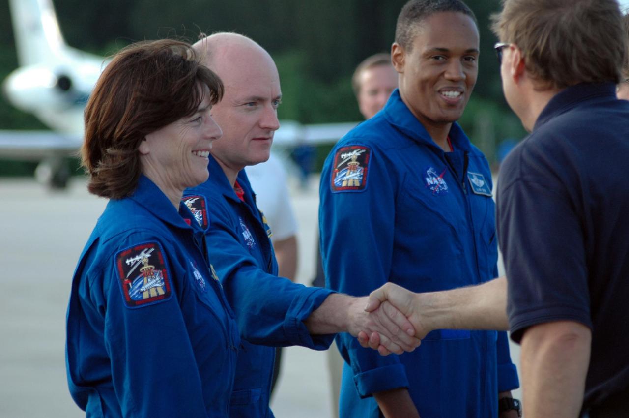 KENNEDY SPACE CENTER, Fla.  -- The STS-118 crew arrives at Kennedy's Shuttle Landing Facility aboard a Shuttle Training Aircraft to take part in the Terminal Countdown Demonstration Test (TCDT), a dress rehearsal for launch. From left are Mission Specialist Barbara R. Morgan, Commander Scott Kelly and Mission Specialist Alvin Drew. Morgan joined NASA's Teacher in Space program in 1985 and was selected as an astronaut in 1998. TCDT activities include M-113 armored personnel carrier training, payload familiarization, emergency egress training at the pad and a simulated launch countdown. The STS-118 payload aboard Space Shuttle Endeavour includes the S5 truss, a SPACEHAB module and external stowage platform 3. The mission is the 22nd flight to the International Space Station and is targeted for launch on Aug.7. Photo credit: NASA/Ken Thornsley