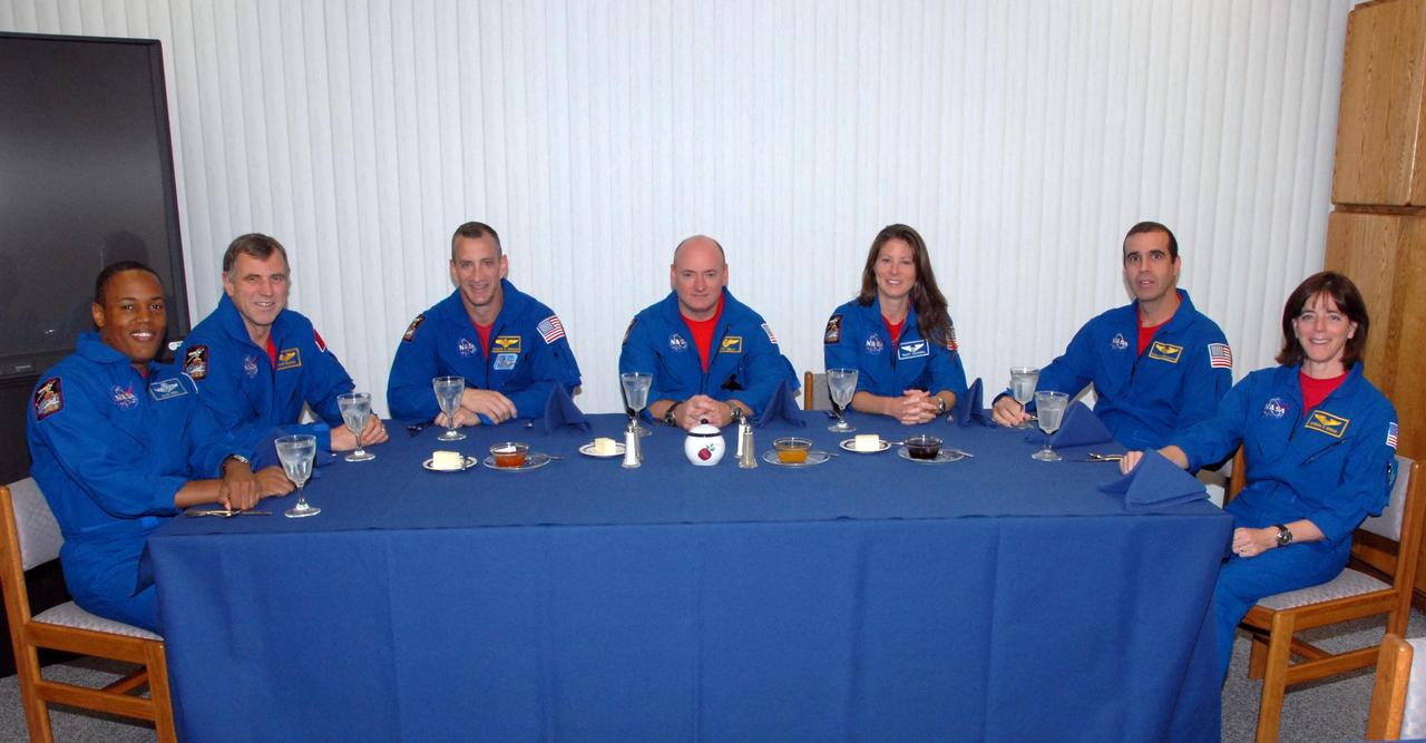 KENNEDY SPACE CENTER, Fla.  -- Members of the STS-118 crew enjoy breakfast together before the next event in their Terminal Countdown Demonstration Test (TCDT), a dress rehearsal for launch. Following the meal, the crew will don their flight suits and board Space Shuttle Endeavour for a simulated countdown.  From left are Mission Specialists Alvin Drew and the Canadian Space Agency's Dave Williams, Pilot Charlie Hobaugh, Commander Scott Kelly, and Mission Specialists Tracy Caldwell, Rick Mastracchio and teacher-turned-astronaut Barbara R. Morgan.   TCDT activities also include M-113 armored personnel carrier training, payload familiarization, and emergency egress training at the pad. The STS-118 payload includes the S5 truss, a SPACEHAB module and external stowage platform 3. The mission is the 22nd flight to the International Space Station and is targeted for launch on Aug.7. Photo credit: NASA/George Shelton