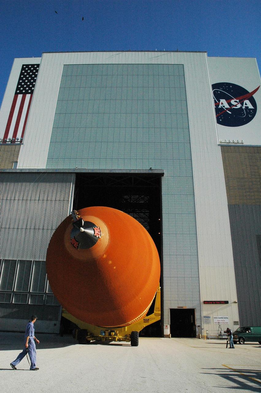 KENNEDY SPACE CENTER, FLA. --  Aboard a transporter, external tank No. 120 moves into the open door of the Vehicle Assembly Building.  There it will be lifted into a checkout cell.   ET-120 will be used for launching Space Shuttle Discovery on mission STS-120 in October.  NASA/Amanda Diller
