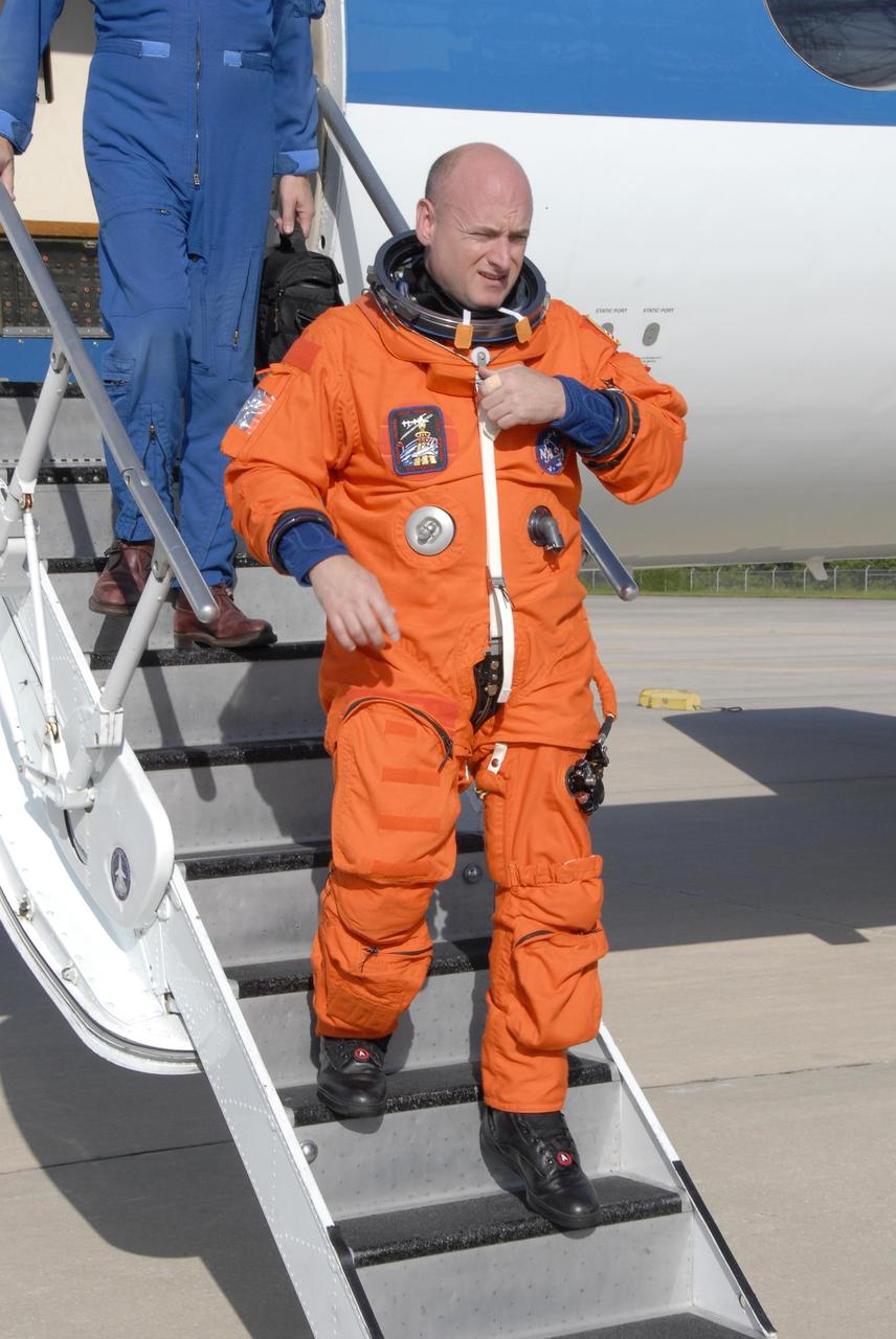 KENNEDY SPACE CENTER, FLA. - STS-118 Commander Scott Kelly is satisfied with his training session in the shuttle training aircraft, or STA, at the Shuttle Landing Facility, Kennedy Space Center's airstrip. He and STS-118 Pilot Charlie Hobaugh were at the facility to practice landings for their upcoming mission. The STA is a Grumman American Aviation-built Gulf Stream II jet that was modified to simulate an orbiter's cockpit, motion and visual cues, and handling qualities. In flight, the STA duplicates the orbiter's atmospheric descent trajectory from approximately 35,000 feet altitude to landing on a runway.  Endeavour's STS-118 mission is the 22nd shuttle flight to the International Space Station. It will continue space station construction by delivering a third starboard truss segment, S5. Other payloads include the SPACEHAB module, making its last voyage, and the external stowage platform 3 with a control moment gyroscope on it. The flight will include at least three spacewalks. The crew will also debut a new system that enables docked shuttles to draw electrical power from the station to extend visits to the outpost. Launch is set for Aug. 8 at 6:36 p.m. EDT.  NASA/Kim Shiflett