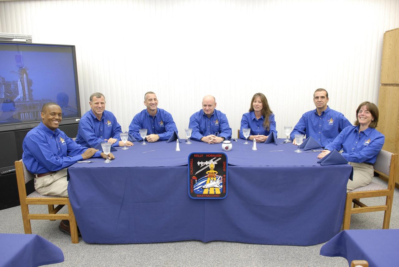KENNEDY SPACE CENTER, FLA. -- The STS-118 crew enjoys a traditional meal before suiting up for launch.  Seated left to right are Mission Specialists Alvin Drew and Dave Williams, Pilot Charlie Hobaugh, Commander Scott Kelly, and Mission Specialists Tracy Caldwell, Rick Mastracchio and Barbara R. Morgan, the teacher-turned-astronaut.  Space Shuttle Endeavour's STS-118 mission is the 22nd shuttle flight to the International Space Station. It will continue space station construction by delivering a third starboard truss segment, S5, and other payloads such as the SPACEHAB module and the external stowage platform 3.  The 11-day mission may be extended to as many as 14 depending on the test of the Station-to-Shuttle Power Transfer System that will allow the docked shuttle to draw electrical power from the station and extend its visits to the orbiting lab.  NASA/Kim Shiflett