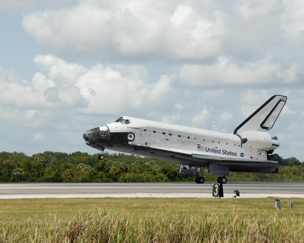 KENNEDY SPACE CENTER, FLA. -- Endeavour touches down on runway 15 at NASA's Kennedy Space Center. The Space Shuttle Endeavour crew, led by Commander Scott Kelly, completes a 13-day mission to the International Space Station. The STS-118 mission began Aug. 8 and installed a new gyroscope, an external spare parts platform and another truss segment to the expanding station. Endeavour's main gear touched down at 12:32:16 p.m. EDT. Nose gear touchdown was at 12:32:29 p.m. and wheel stop was at 12:33:20 p.m. Endeavour traveled nearly 5.3 million miles, landing on orbit 201. STS-118 was the 119th space shuttle flight, the 22nd flight to the station, the 20th flight for Endeavour and the second of four missions planned for 2007. This was the 65th landing of an orbiter at Kennedy. Photo credit: NASA/Kim Shiflett