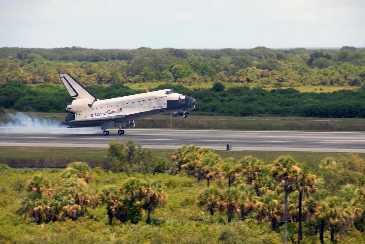 KENNEDY SPACE CENTER, FLA. --  Endeavour kicks up dust as it touches down on runway 15 at NASA's Kennedy Space Center. The Space Shuttle Endeavour crew, led by Commander Scott Kelly, completes a 13-day mission to the International Space Station.  The STS-118 mission began Aug. 8 and installed a new gyroscope, an external spare parts platform and another truss segment to the expanding station.  Endeavour's main gear touched down at 12:32:16  p.m. EDT.  Nose gear touchdown was at 12:32:29 p.m. and wheel stop was at 12:33:20 p.m.  Endeavour traveled nearly 5.3 million miles, landing on orbit 201. STS-118 was the 119th space shuttle flight, the 22nd flight to the station, the 20th flight for Endeavour and the second of four missions planned for 2007. This was the 65th landing of an orbiter at Kennedy. Photo credit:  NASA/Ken Thornsley