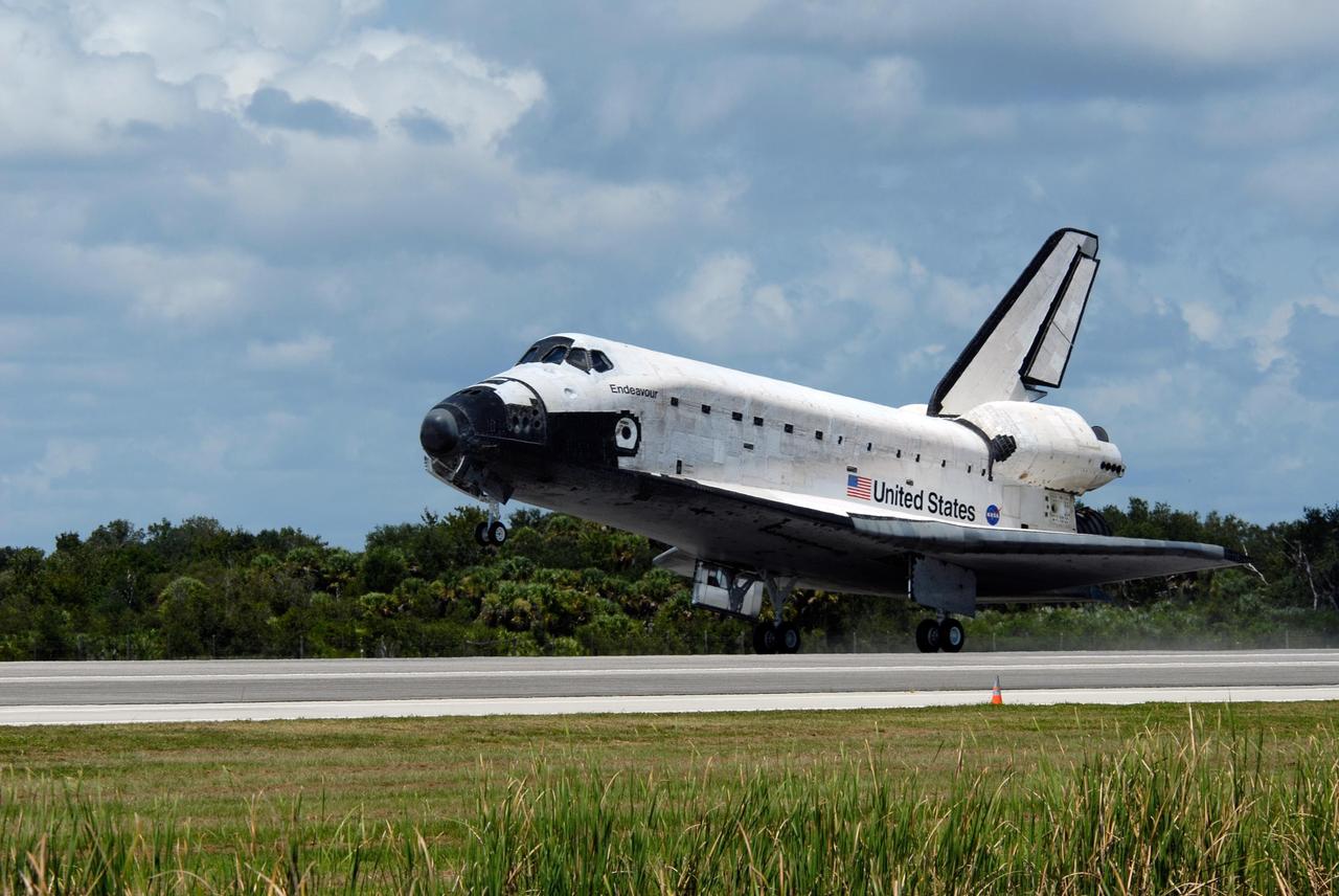 KENNEDY SPACE CENTER, FLA. -- Beneath the cloud-streaked sky, Endeavour touches down on runway 15 at NASA's Kennedy Space Center as after traveling nearly 5.3 million miles on mission STS-118.  The Space Shuttle Endeavour crew, led by Commander Scott Kelly, completes a 13-day mission to the International Space Station.  The STS-118 mission began Aug. 8 and installed a new gyroscope, an external spare parts platform and another truss segment to the expanding station.  Endeavour's main gear touched down at 12:32:16  p.m. EDT.  Nose gear touchdown was at 12:32:29 p.m. and wheel stop was at 12:33:20 p.m.  Endeavour landed on orbit 201. STS-118 was the 119th space shuttle flight, the 22nd flight to the station, the 20th flight for Endeavour and the second of four missions planned for 2007. This was the 65th landing of an orbiter at Kennedy.  Photo credit:  NASA/Tom Farrar