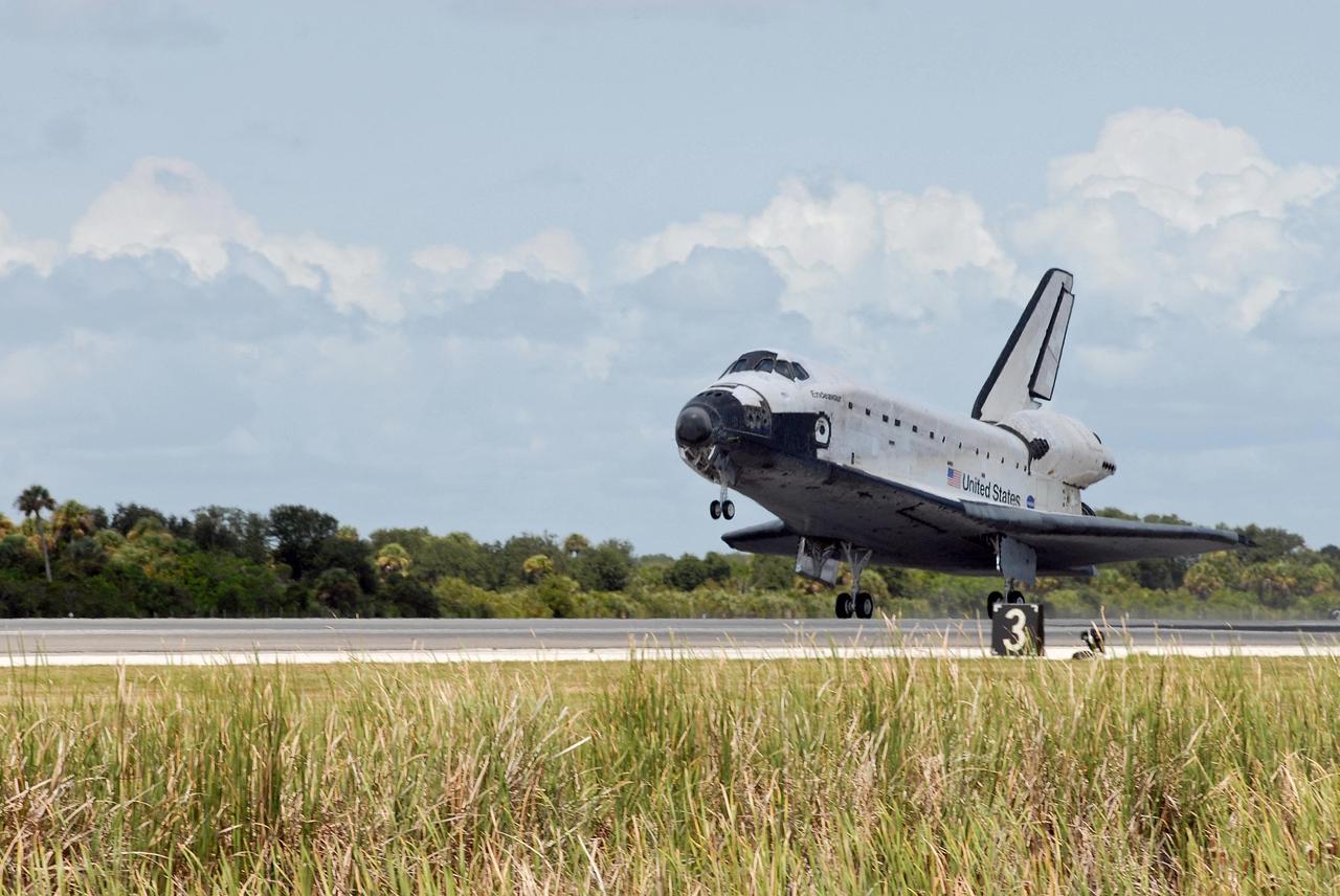 KENNEDY SPACE CENTER, FLA. -- Endeavour touches down on runway 15 at NASA's Kennedy Space Center as after traveling nearly 5.3 million miles on mission STS-118.  The Space Shuttle Endeavour crew, led by Commander Scott Kelly, completes a 13-day mission to the International Space Station.  The STS-118 mission began Aug. 8 and installed a new gyroscope, an external spare parts platform and another truss segment to the expanding station.  Endeavour's main gear touched down at 12:32:16  p.m. EDT.  Nose gear touchdown was at 12:32:29 p.m. and wheel stop was at 12:33:20 p.m.  Endeavour landed on orbit 201. STS-118 was the 119th space shuttle flight, the 22nd flight to the station, the 20th flight for Endeavour and the second of four missions planned for 2007. This was the 65th landing of an orbiter at Kennedy.  Photo credit:  NASA/Chuck Tintera