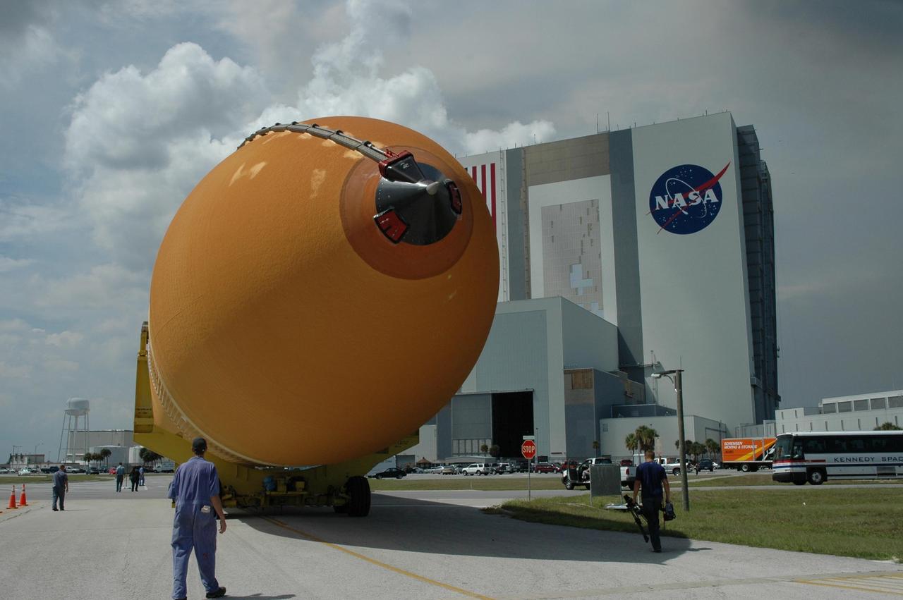 KENNEDY SPACE CENTER, FLA. -- On its transporter, external tank No. 125 moves toward the Vehicle Assembly Building, at right. The tank arrived at the Launch Complex 39 Area turn basin on the Pegasus barge from the Michoud Assembly Facility near New Orleans. The external tank will be used on space shuttle Atlantis for mission STS-122 targeted for launch on Dec. 6. Photo credit: NASA/Troy Cryder
