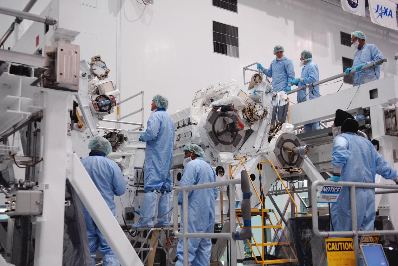 KENNEDY SPACE CENTER, FLA. -- In the Space Station Processing Facility at NASA's Kennedy Space Center, STS-123 crew members get a close look at hardware related to the mission. They are at the center for a crew equipment interface test, which allows familiarization with equipment they will use during the mission. Crew members are Commander Dominic Gorie, Pilot Gregory Johnson and Mission Specialists Richard Linnehan, Takao Doi, Robert Behnken, Gerrett Reisman and Michael Foreman. Doi represents the Japan Aerospace Exploration Agency. Reisman will remain on the space station after the mission as a flight engineer for Expedition 16. STS-123 will carry and install one of the components of the Japanese Experiment Module, or JEM. Known as Kibo, the JEM comprises six components: two research facilities -- the Pressurized Module and Exposed Facility; a Logistics Module attached to each of them; a Remote Manipulator System; and an Inter-Orbit Communication System unit. The various components of JEM will be assembled in space over the course of three space shuttle missions. The first of those three missions, STS-123, will carry the Experiment Logistics Module Pressurized Section aboard the space shuttle Endeavour, targeted for launch in February 2008. Photo credit: NASA/Dimitrios Gerondidakis