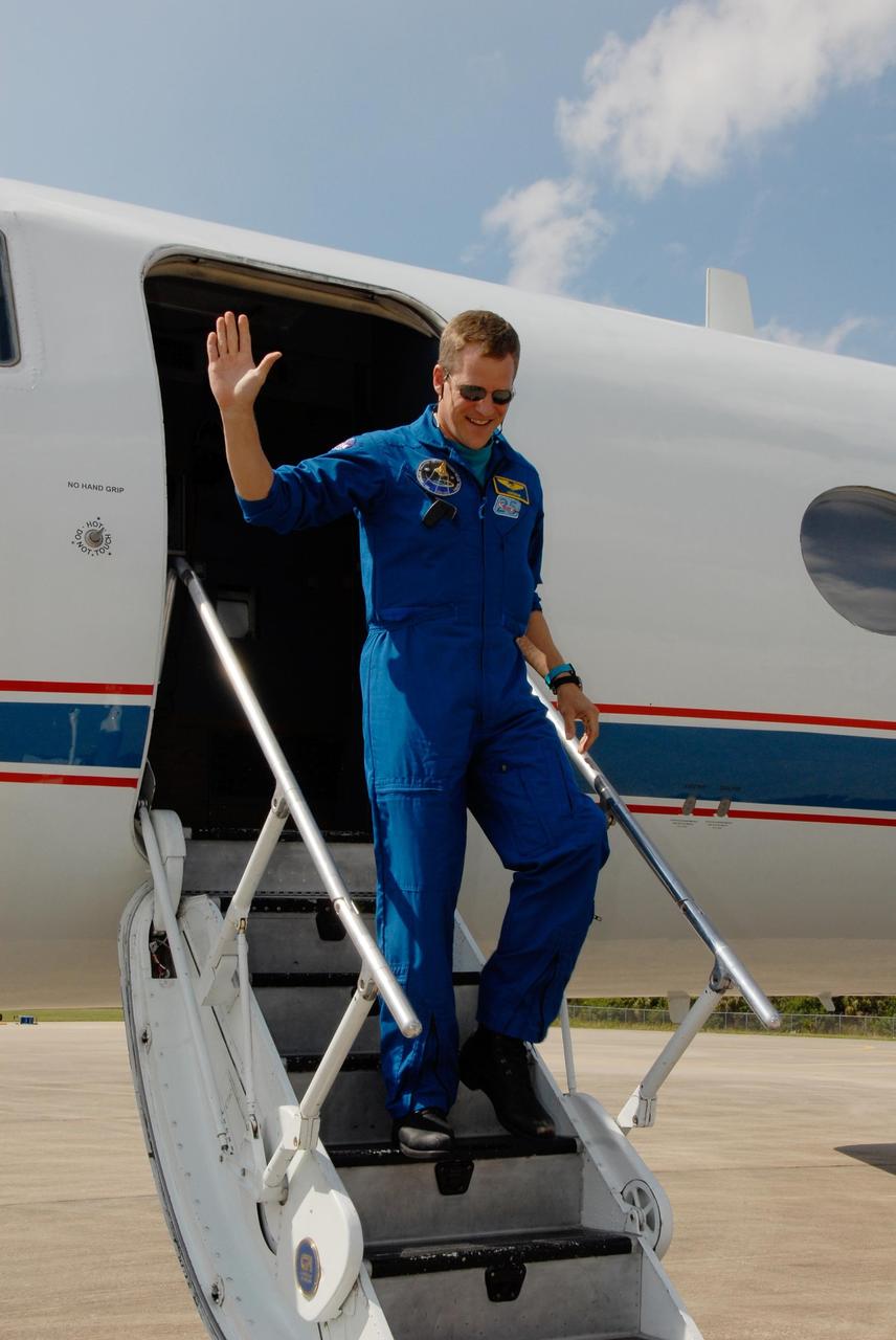 KENNEDY SPACE CENTER, FLA. -- STS-120 Mission Specialist Scott Parazynski acknowledges the welcome of nearby spectators as he exits the Shuttle Training Aircraft after arrival at NASA's Kennedy Space Center. Parazynski will be making his fifth shuttle flight on the mission. The crew has returned to Kennedy to prepare for launch aboard space shuttle Discovery at 11:38 a.m. EDT on Oct. 23. The mission will be the 23rd shuttle flight to the International Space Station, delivering the Italian-built U.S. Node 2, called Harmony. The 14-day mission includes five spacewalks -- four by shuttle crew members and one by the station’s Expedition 16 crew -- to install Harmony and move the P6 solar arrays to their permanent position and deploy them. Discovery is expected to complete its mission and return home at 4:47 a.m. EST on Nov. 6. Photo credit: NASA/Kim Shiflett