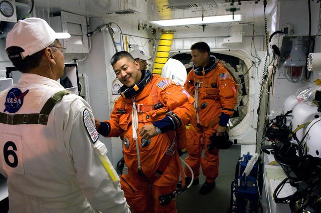 NASA image: KSC-07pd2981