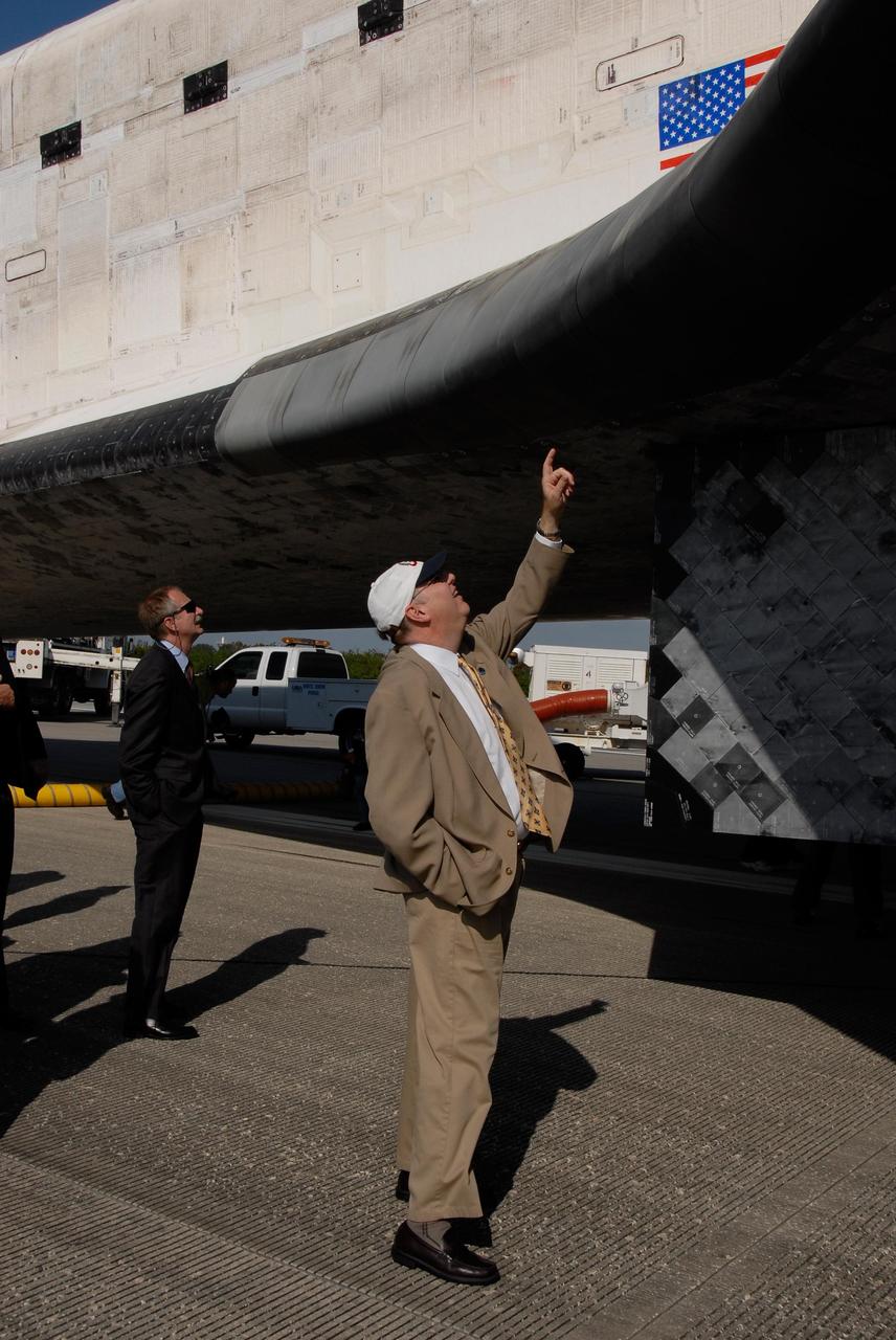 KENNEDY SPACE CENTER, FLA. --  Shuttle Program Manager Wayne Hale points to the left wing of space shuttle Discovery after its landing at NASA's Kennedy Space Center.  To the left is Associate Administrator for NASA Space Operations William Gerstenmaier. Discovery completed the 15-day mission STS-120, with an on-time landing at 1:01:16 p.m.  Wheel stop was at 1:02:07 p.m.  Mission elapsed time was 15 days, 2 hours, 24 minutes and 2 seconds.  Mission STS-120 continued the construction of the station with the installation of the Harmony Node 2 module and the relocation of the P6 truss. Photo credit: NASA/Kim Shiflett