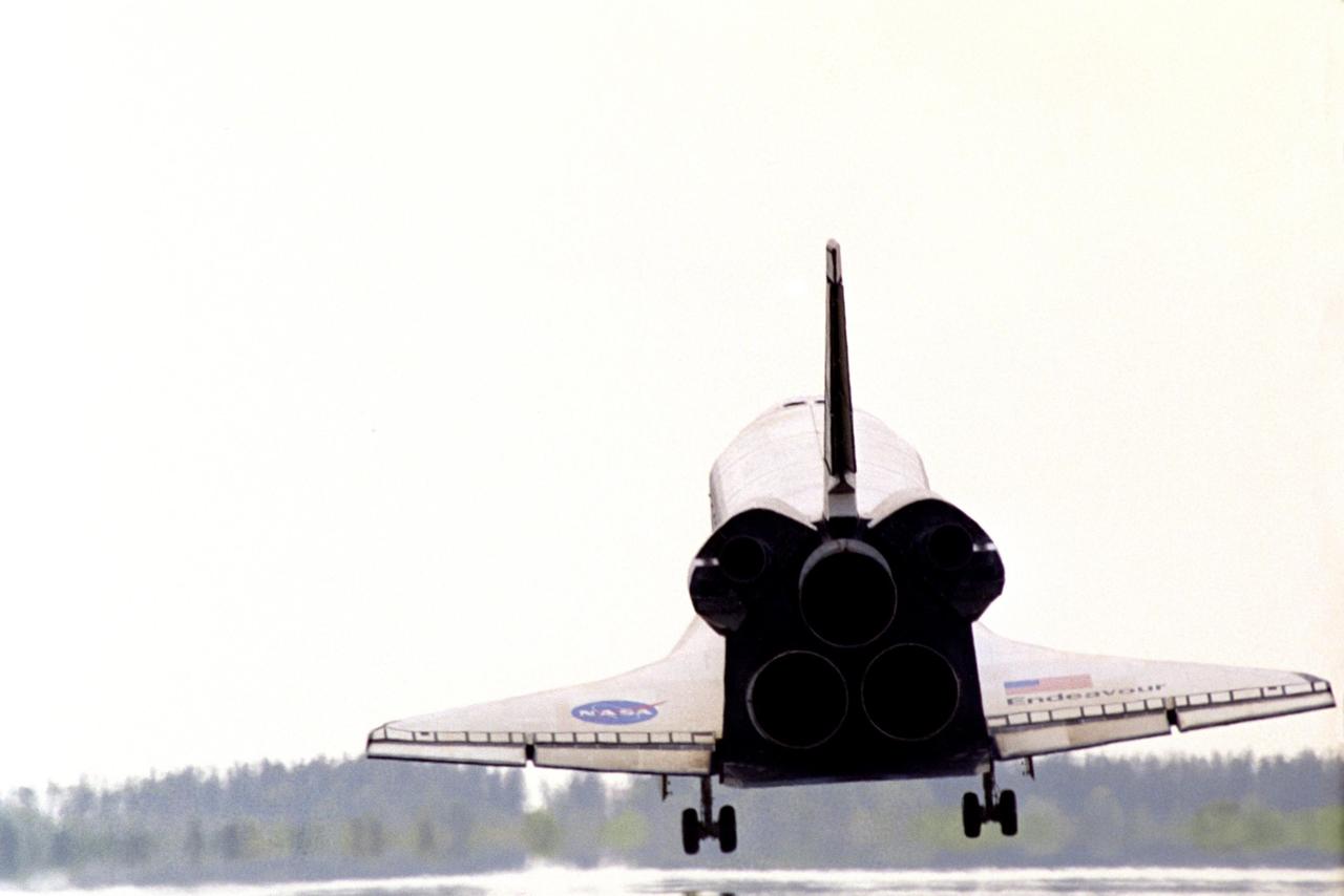 KENNEDY SPACE CENTER, FLA. -- Seen from behind, Endeavour is ready to touch down on runway 15 at NASA's Kennedy Space Center, completing a 13-day mission to the International Space Station. The STS-118 mission began Aug. 8 and installed a new gyroscope, an external spare parts platform and another truss segment to the expanding station. Endeavour's main gear touched down at 12:32:16 p.m. EDT. Nose gear touchdown was at 12:32:29 p.m. and wheel stop was at 12:33:20 p.m. Endeavour traveled nearly 5.3 million miles, landing on orbit 201. STS-118 was the 119th space shuttle flight, the 22nd flight to the station, the 20th flight for Endeavour and the second of four missions planned for 2007. This was the 65th landing of an orbiter at Kennedy. Photo credit: NASA/John Kechele, Scott Haun