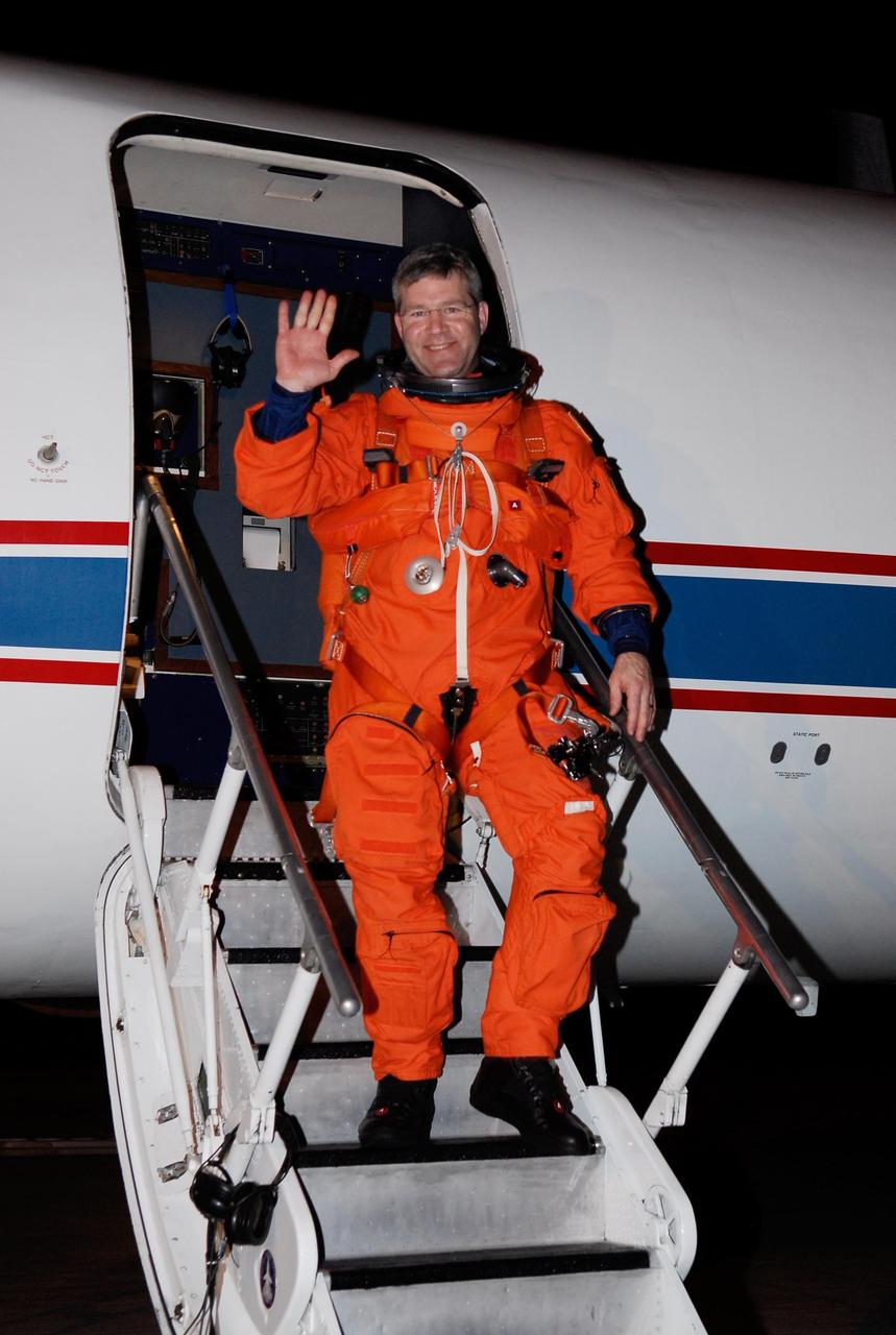 KENNEDY SPACE CENTER, FLA. -- STS-122 Commander Steve Frick returns to the Shuttle Landing Facility at NASA's Kennedy Space Center after practicing shuttle landings in the shuttle training aircraft before the Feb. 7 launch of space shuttle Atlantis. The STA is a Grumman American Aviation-built Gulf Stream II jet that was modified to simulate an orbiter's cockpit, motion and visual cues, and handling qualities. In flight, the STA duplicates the orbiter's atmospheric descent trajectory from approximately 35,000 feet altitude to landing on a runway. Because the orbiter is unpowered during re-entry and landing, its high-speed glide must be perfectly executed the first time.  Photo credit: NASA/Kim Shiflett