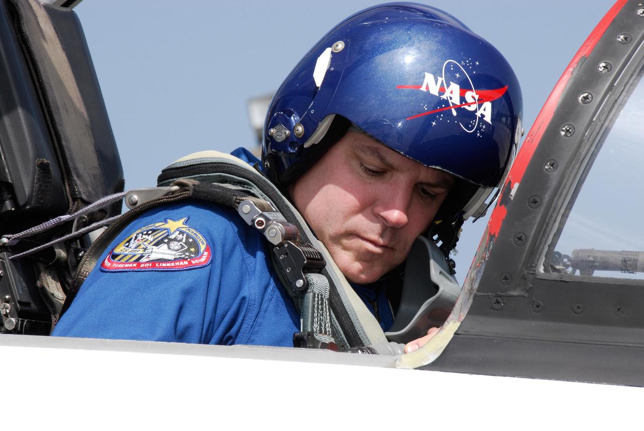 KENNEDY SPACE CENTER, FLA. -- At the NASA Kennedy Space Center's Shuttle Landing Facility, STS-123 Pilot Gregory H. Johnson gets ready for takeoff and the ride back to Houston. He and the other STS-123 crew members took part in a terminal countdown demonstration test, or TCDT, in preparation for the launch of space shuttle Endeavour scheduled on March 11. The TCDT enables astronauts and ground crews to participate in various countdown activities, including equipment familiarization and emergency egress training. On the STS-123 mission, Endeavour and its crew will deliver the first section of the Japan Aerospace Exploration Agency's Kibo laboratory and the Canadian Space Agency's two-armed robotic system, Dextre Photo credit: NASA/Kim Shiflett
