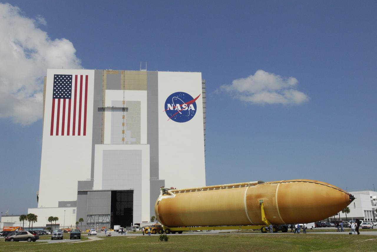 CAPE CANAVERAL, Fla. --- External tank No. 128 makes the turn toward the Vehicle Assembly Building, in the background. Once inside the building, the tank will be raised to vertical, lifted and moved into a checkout cell. The tank is scheduled for space shuttle Discovery's STS-124 mission. On the STS-124 mission, Discovery will transport the Kibo Japanese Experiment Module - Pressurized Module and the Japanese Remote Manipulator System to the International Space Station. Discovery is targeted for launch on May 25. Photo credit: NASA/Dimitri Gerondidakis