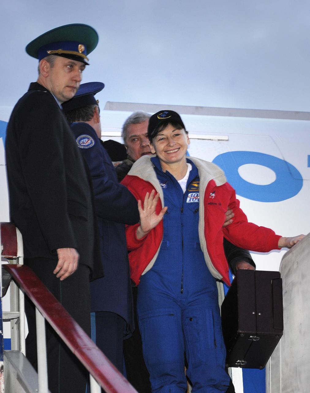 CHKALOVSKY, Russia --  Expedition 16 Commander Peggy Whitson waves to a crowd of well wishers from the top of the airplane steps as she arrives at Chkalovsky airport near Star City along with Flight Engineer and Soyuz Commander Yuri Malenchenko and South Korean So-yeon Yi.  Whitson, Malechenko and Yi landed their Soyuz TMA-11 spacecraft on  April 19, 2008 in central Kazakhstan to complete 192 days in space for Whitson and Malenchenko and 11 days in orbit for Yi.  Photo Credit: (NASA/Bill Ingalls)