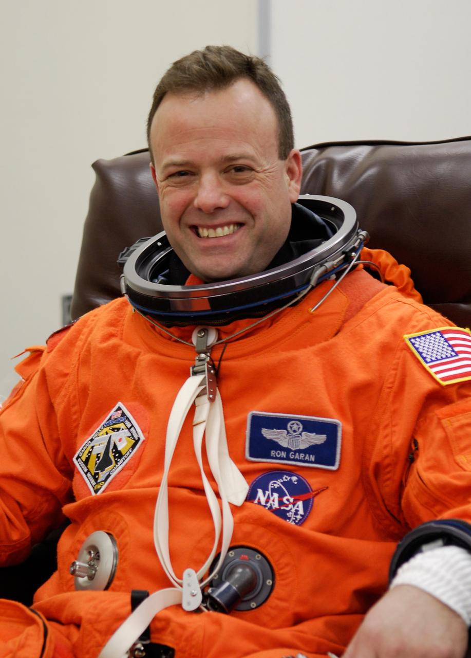 CAPE CANAVERAL, Fla. -- In the Operations and Checkout Building at NASA's Kennedy Space Center, STS-124 Mission Specialist Ron Garan dons his launch-and-entry suit needed for the simulated launch countdown. The simulation is the culmination of the launch dress rehearsal called the terminal countdown demonstration test. TCDT provides astronauts and ground crews with an opportunity to participate in various simulated countdown activities, including equipment familiarization and emergency training. On the STS-124 mission, the crew will deliver and install the Japanese Experiment Module – Pressurized Module and Japanese Remote Manipulator System. Discovery's launch is targeted for May 31. Photo credit: NASA/Kim Shiflett