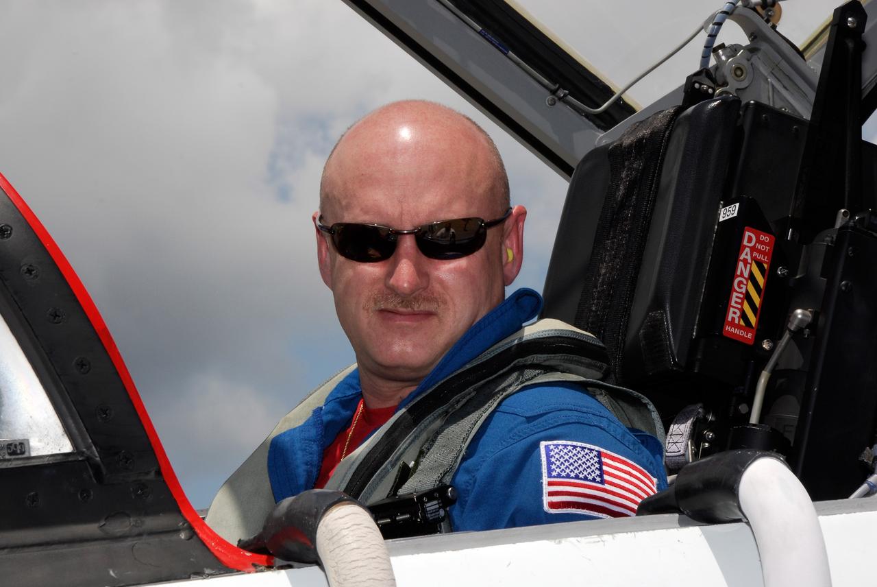 CAPE CANAVERAL, Fla. -- The crew of space shuttle Discovery's STS-124 mission arrives at the Shuttle Landing Facility at NASA's Kennedy Space Center aboard T-38 jet trainers to get ready for launch. Seen here is Commander Mark Kelly, who is making his third shuttle flight. Launch of Discovery is scheduled for 5:02 p.m. May 31. On the STS-124 mission, the crew of seven will deliver and install the Japanese Experiment Module – Pressurized Module and Japanese Remote Manipulator System. Photo credit: NASA/Kim Shiflett