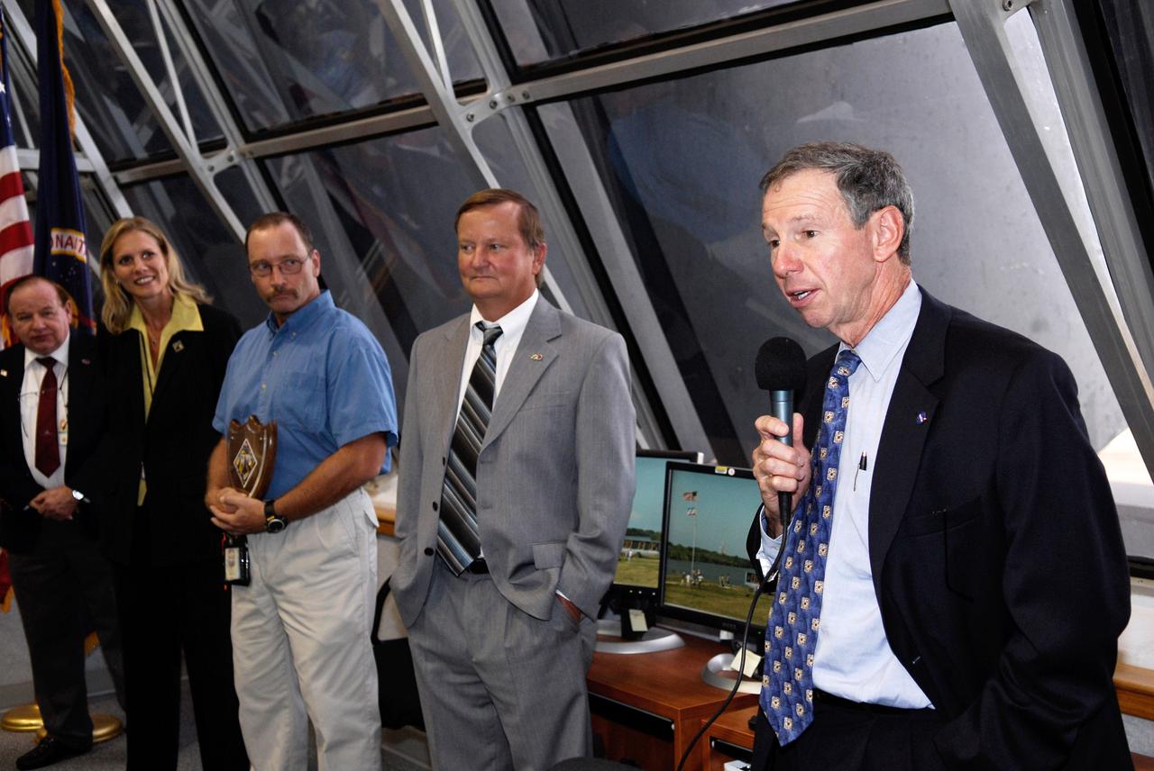 CAPE CANAVERAL, Fla. -- After the successful launch of space shuttle Discovery on its STS-124 mission, NASA Administrator Mike Griffin (right) congratulates the team in the firing room at NASA's Kennedy Space Center.  Second from left is NASA Flow Director Stephanie Stilson; next to Griffin is Shuttle Launch Director Mike Leinbach.  Launch was on time at 5:02 p.m. EDT.  Discovery is making its 35th flight.  The STS-124 mission is the 26th in the assembly of the space station.  It is the second of three flights launching components to complete the Japan Aerospace Exploration Agency's Kibo laboratory.  The shuttle crew will install Kibo's large Japanese Pressurized Module and its remote manipulator system, or RMS.  The 14-day flight includes three spacewalks. Photo credit: NASA/Kim Shiflett