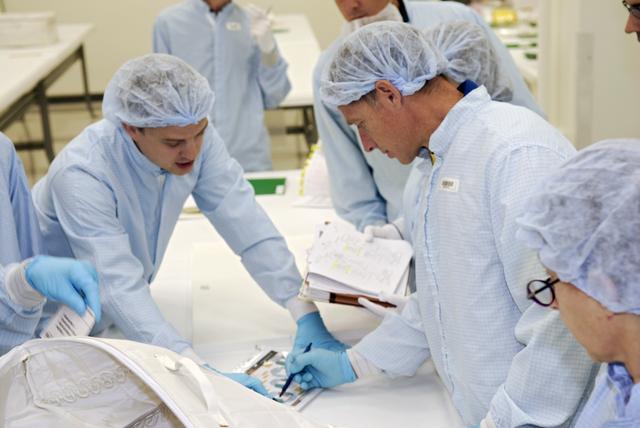 NASA image: KSC-08pd1839