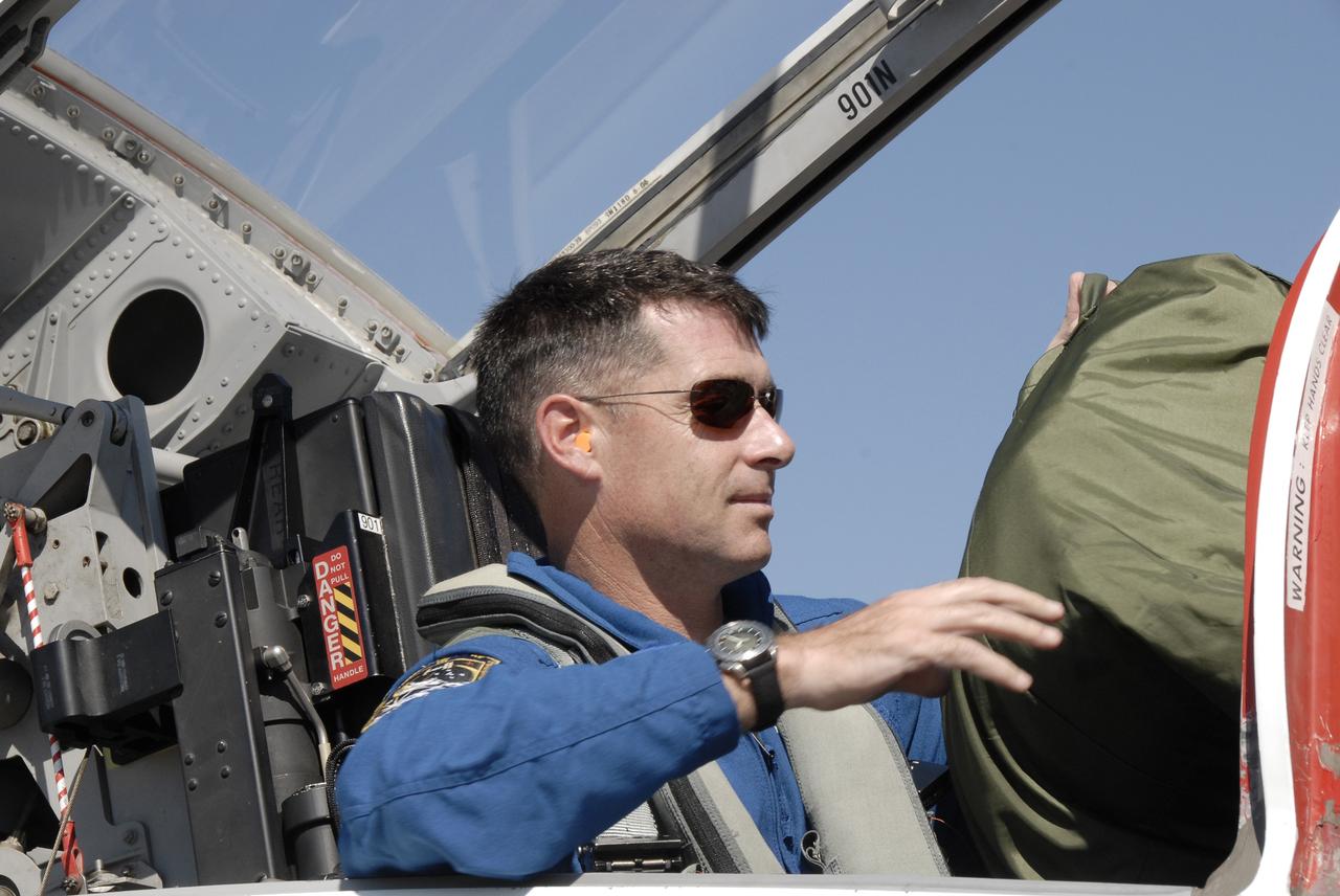 CAPE CANAVERAL, Fla. - STS-126 Mission Specialist Shane Kimbrough arrives at the Shuttle Landing Facility at NASA’s Kennedy Space Center in Florida aboard a T-38 jet for Terminal Countdown Demonstration Test, or TCDT, activities. During TCDT, Endeavour's astronauts and launch teams will participate in a simulated countdown, practice emergency exit procedures at the launch pad and continue to familiarize themselves with the mission payload and hardware. On this 27th mission to the International Space Station, Endeavour will carry the Lightweight Multi-Purpose Experiment Support Structure Carrier and the Multi-Purpose Logistics Module Leonardo that will hold supplies and equipment, including additional crew quarters, additional exercise equipment, spare hardware and equipment for the regenerative life support system. Endeavour is targeted to launch at 7:55 p.m. EST on Nov. 14. Photo credit: NASA/Kim Shiflett