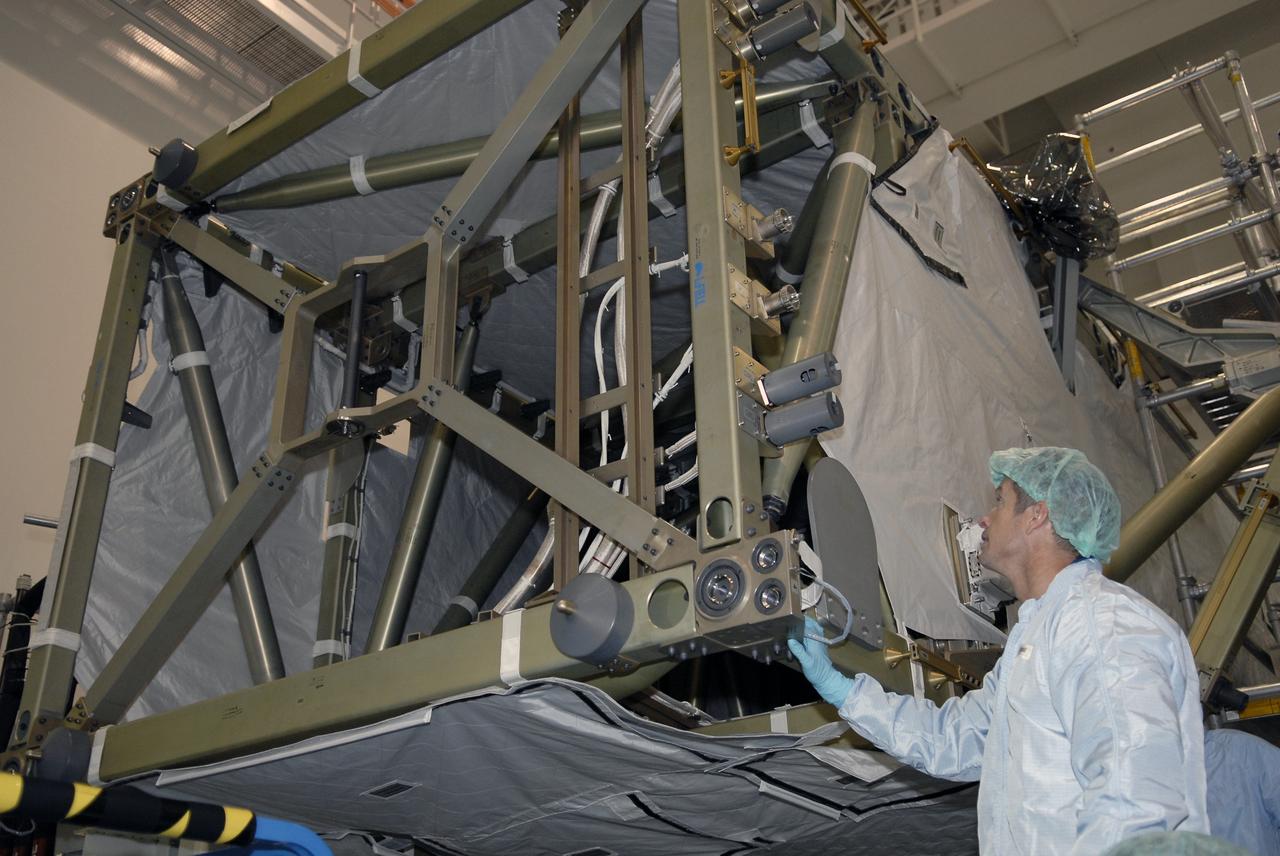CAPE CANAVERAL, Fla. -- In the Space Station Processing Facility at NASA's Kennedy Space Center in Florida, STS-119 Mission Specialist Steve Swanson gets a close look at the S6 truss that is the primary payload on the mission. Swanson and other crew members are at Kennedy for a Crew Equipment Interface Test that provides experience handling tools, equipment and hardware they will use on the mission. On the STS-119 mission, space shuttle Discovery will carry the S6 truss segment to complete the 361-foot-long backbone of the International Space Station. The truss includes the fourth pair of solar array wings and electronics that convert sunlight to power for the orbiting laboratory. Discovery is targeted for launch on Feb. 12, 2009. Photo credit: NASA/Kim Shiflett