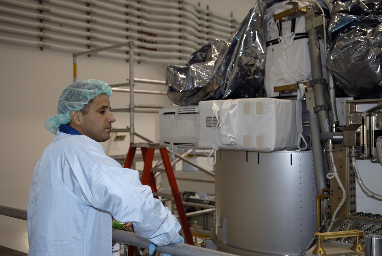 CAPE CANAVERAL, Fla. -- In the Space Station Processing Facility at NASA's Kennedy Space Center in Florida, STS-119 Mission Specialist Joseph Acaba takes a close look at part of the payload on the mission.  Acaba and other crew members are at Kennedy for a Crew Equipment Interface Test that provides experience handling tools, equipment and hardware they will use on the mission. On the STS-119 mission, space shuttle Discovery will carry the S6 truss segment to complete the 361-foot-long backbone of the International Space Station. The truss includes the fourth pair of solar array wings and electronics that convert sunlight to power for the orbiting laboratory.  Discovery is targeted for launch on Feb. 12, 2009. Photo credit: NASA/Kim Shiflett