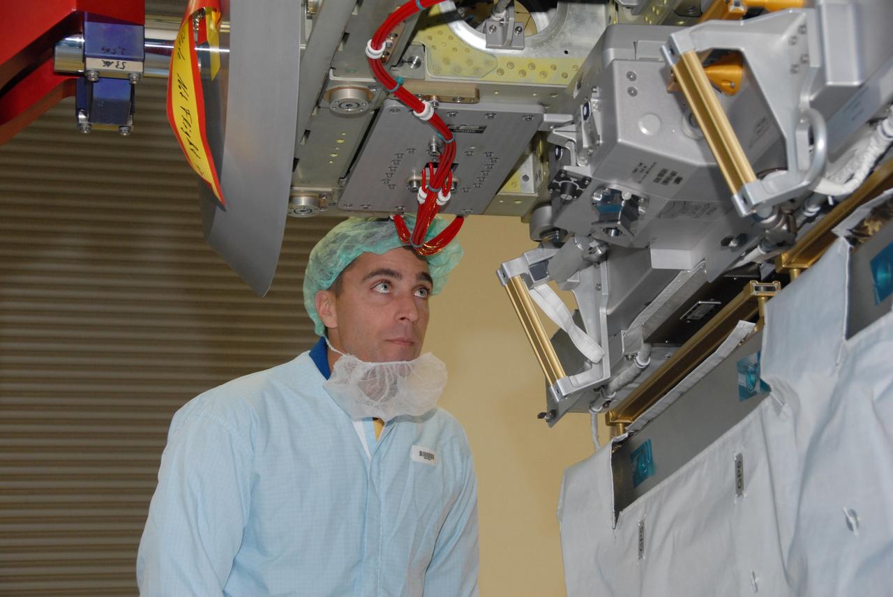 CAPE CANAVERAL, Fla. -- At SPACEHAB in Titusville, Fla., STS-127 Mission Specialist Christopher Cassidy gets a close look at the Pump Module Assembly, part of the payload for the mission. The crew members are at Kennedy for a crew equipment interface test, or CEIT, which provides experience handling tools, equipment and hardware they will use on the mission. The payload will be launched to the International Space Station aboard space shuttle Endeavour on the STS-127 mission, targeted for launch on May 15, 2009. Photo credit: NASA/Dimitrios Gerondidakis
