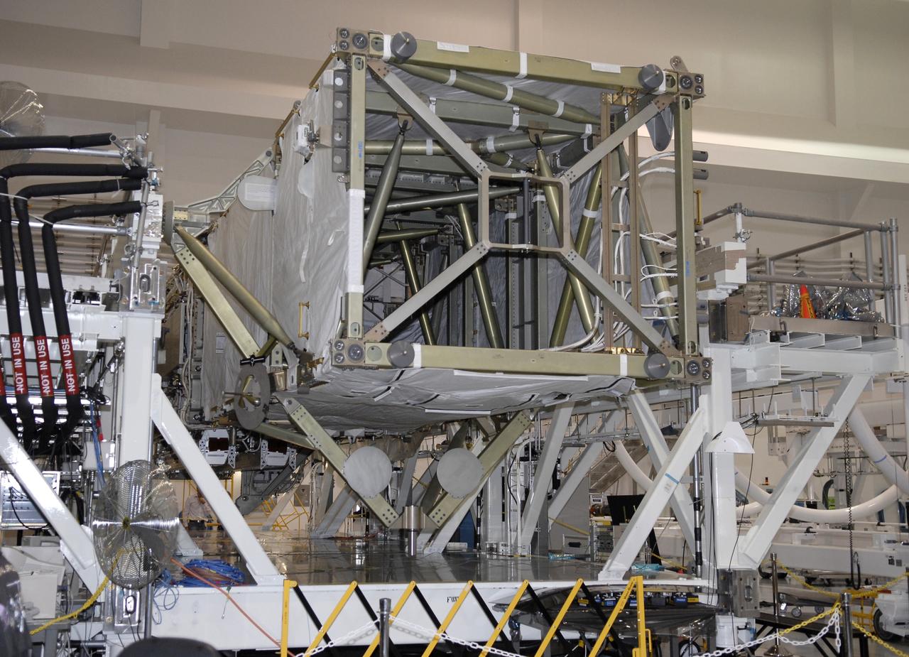 CAPE CANAVERAL, Fla. -- In the Space Station Processing Facility, the S6 truss segment is on display for the media at NASA's Kennedy Space Center in Florida. The S6 truss segment, with its set of large U.S. solar arrays, will be attached to the starboard, or right, side of the station during space shuttle Discovery's STS-119 mission. The S6 truss will complete the backbone of the station. The two solar wings will provide one-fourth of the total power needed to support a crew of six astronauts. The segment is expected to be loaded into the payload transportation canister Jan. 7, in preparation for its targeted journey to the launch pad Jan. 11. Photo credit: NASA/Kim Shiflett