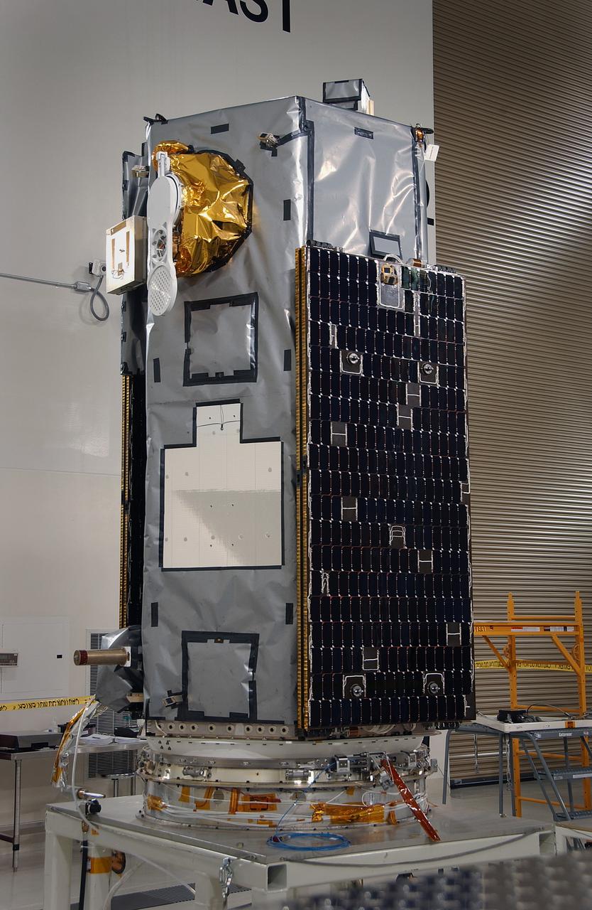 VANDENBERG AIR FORCE BASE, Calif. --Inside the Astrotech payload processing facility at Vandenberg Air Force Base in California, the Orbiting Carbon Observatory, or OCO, is displayed after blankets and edge tape were applied. The OCO is a new Earth-orbiting mission sponsored by NASA's Earth System Science Pathfinder Program. The observatory is targeted to launch Feb. 23 from Space Launch Complex 576-E at Vandenberg. Photo credit: NASA/VAFB