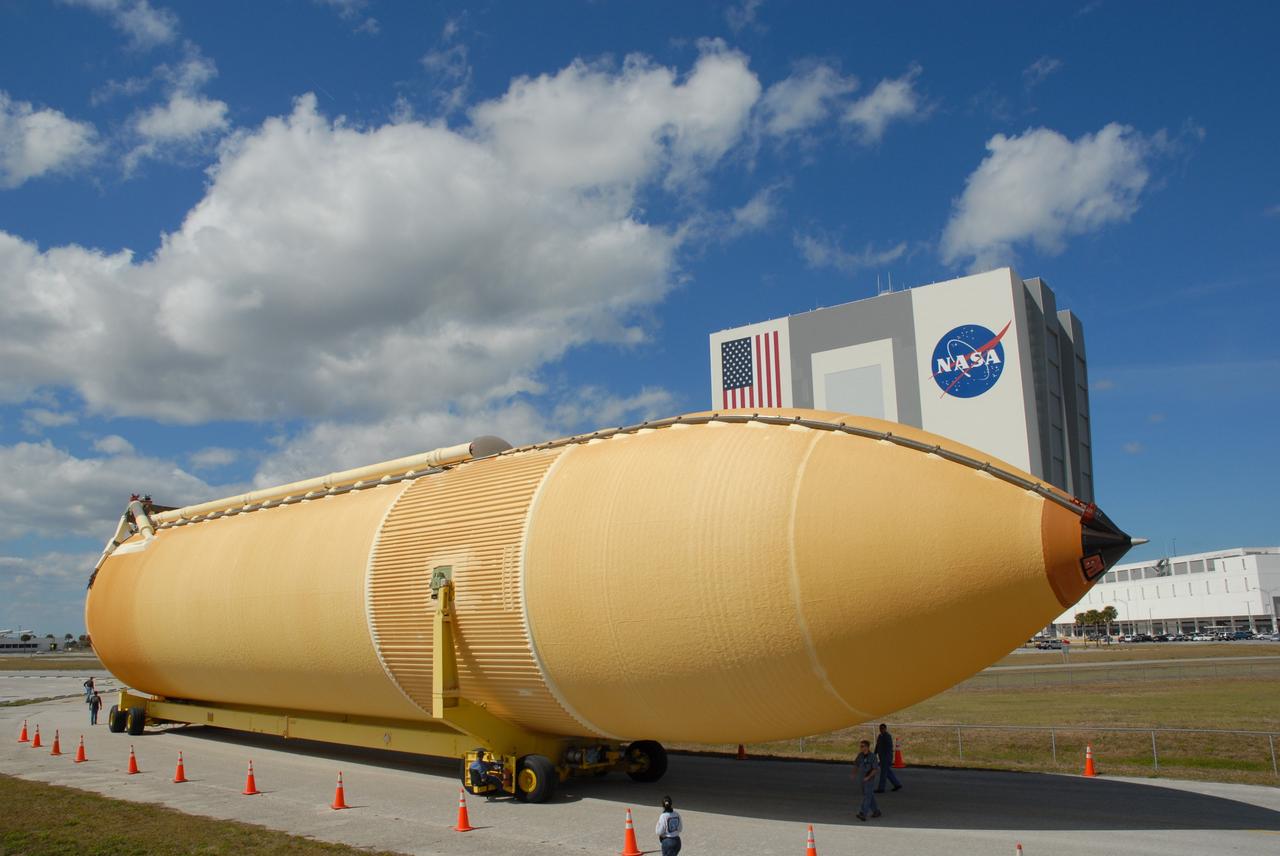 CAPE CANAVERAL, Fla. – At NASA's Kennedy Space Center in Florida, external fuel tank ET-131 moves from the turn basis to the Vehicle Assembly Building, behind it. The tank, which will be used on the STS-127 mission, will be transported to a high bay for checkout. The Japanese Experiment Module's Experiment Logistics Module-Exposed Section, or ELM-ES, is part of the payload on the STS-127 mission, targeted for launch in June. Photo credit: NASA/Tim Jacobs