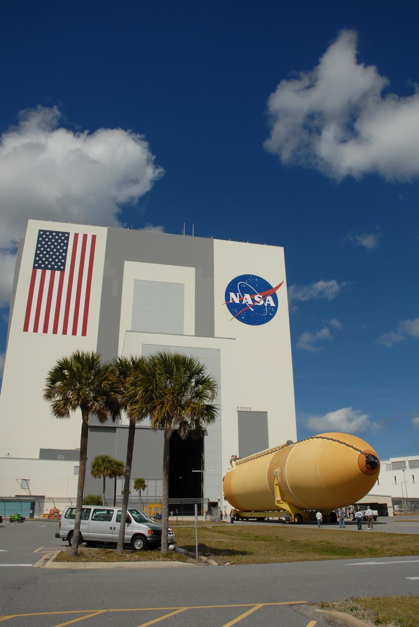 CAPE CANAVERAL, Fla. – At NASA's Kennedy Space Center in Florida, external fuel tank ET-131 moves toward the Vehicle Assembly Building. The tank, which will be used on the STS-127 mission, will be transported to a high bay for checkout. The Japanese Experiment Module's Experiment Logistics Module-Exposed Section, or ELM-ES, is part of the payload on the STS-127 mission, targeted for launch in June. Photo credit: NASA/Tim Jacobs