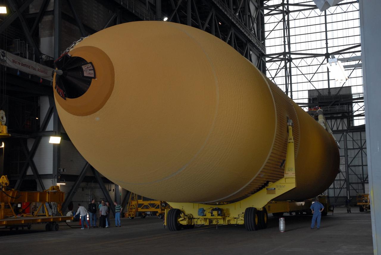 CAPE CANAVERAL, Fla. – At NASA's Kennedy Space Center in Florida, external fuel tank ET-131 moves into the transfer aisle of the Vehicle Assembly Building. The tank, which will be used on the STS-127 mission, will be lifted into a high bay for checkout. The Japanese Experiment Module's Experiment Logistics Module-Exposed Section, or ELM-ES, is part of the payload on the STS-127 mission, targeted for launch in June. Photo credit: NASA/Tim Jacobs